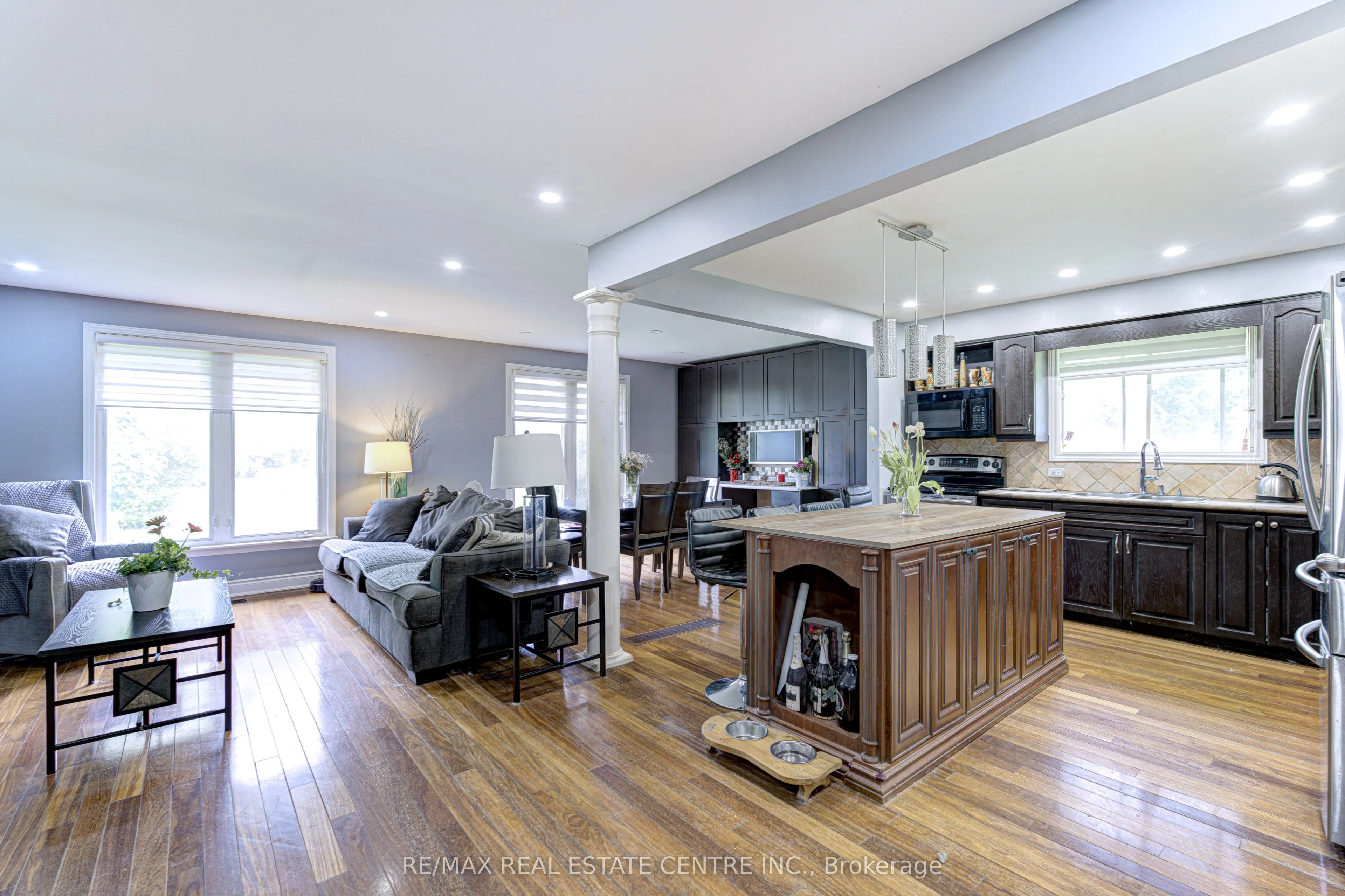 8136 Hornby Road