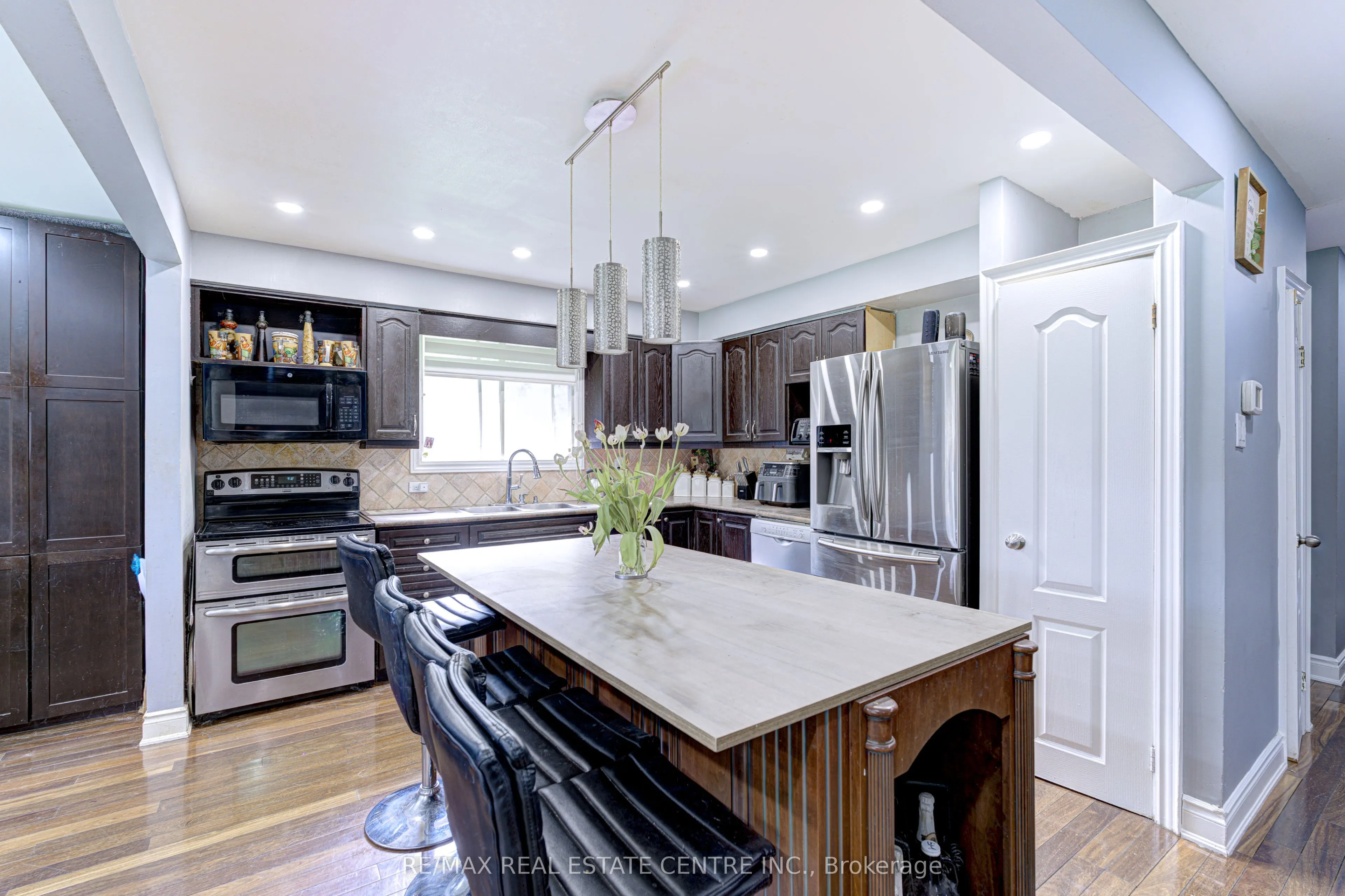 8136 Hornby Road