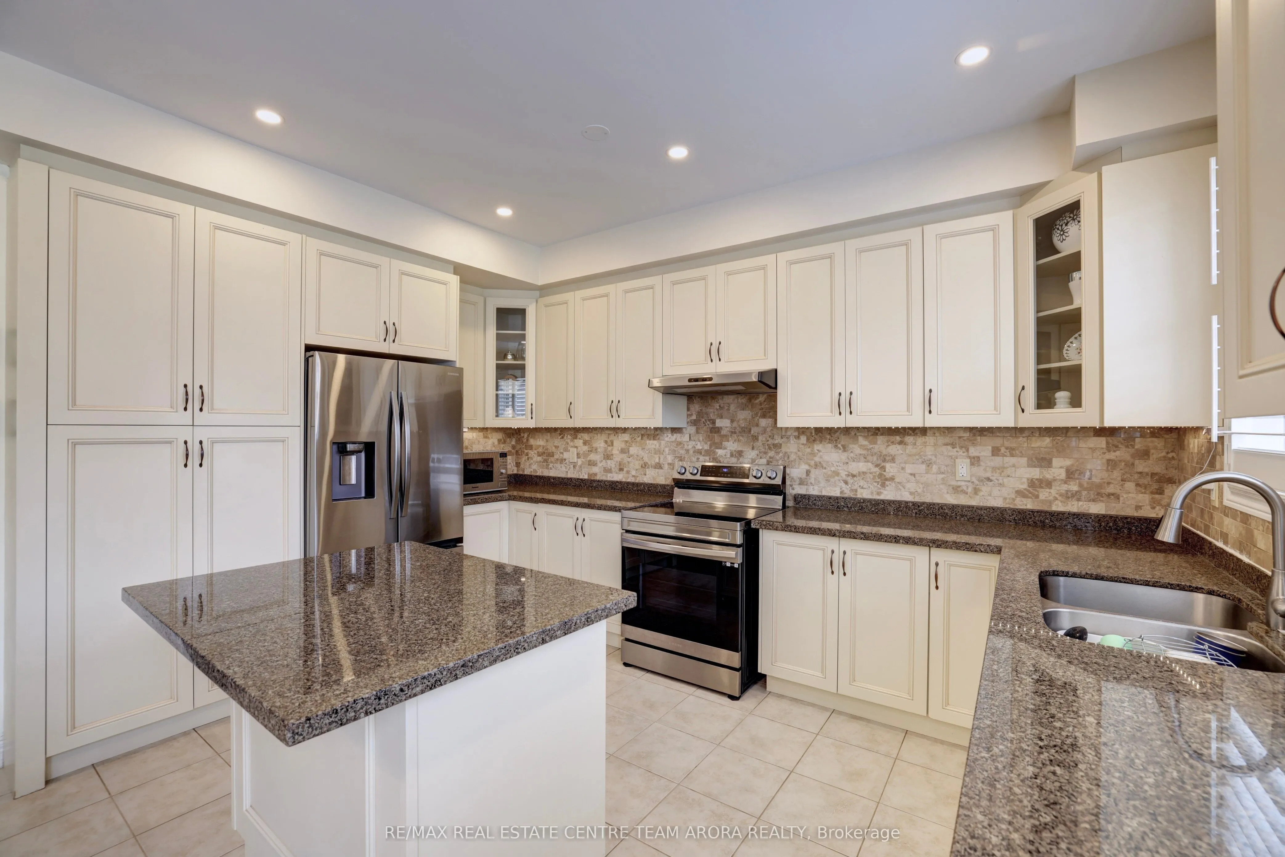 33 Alamosa Court