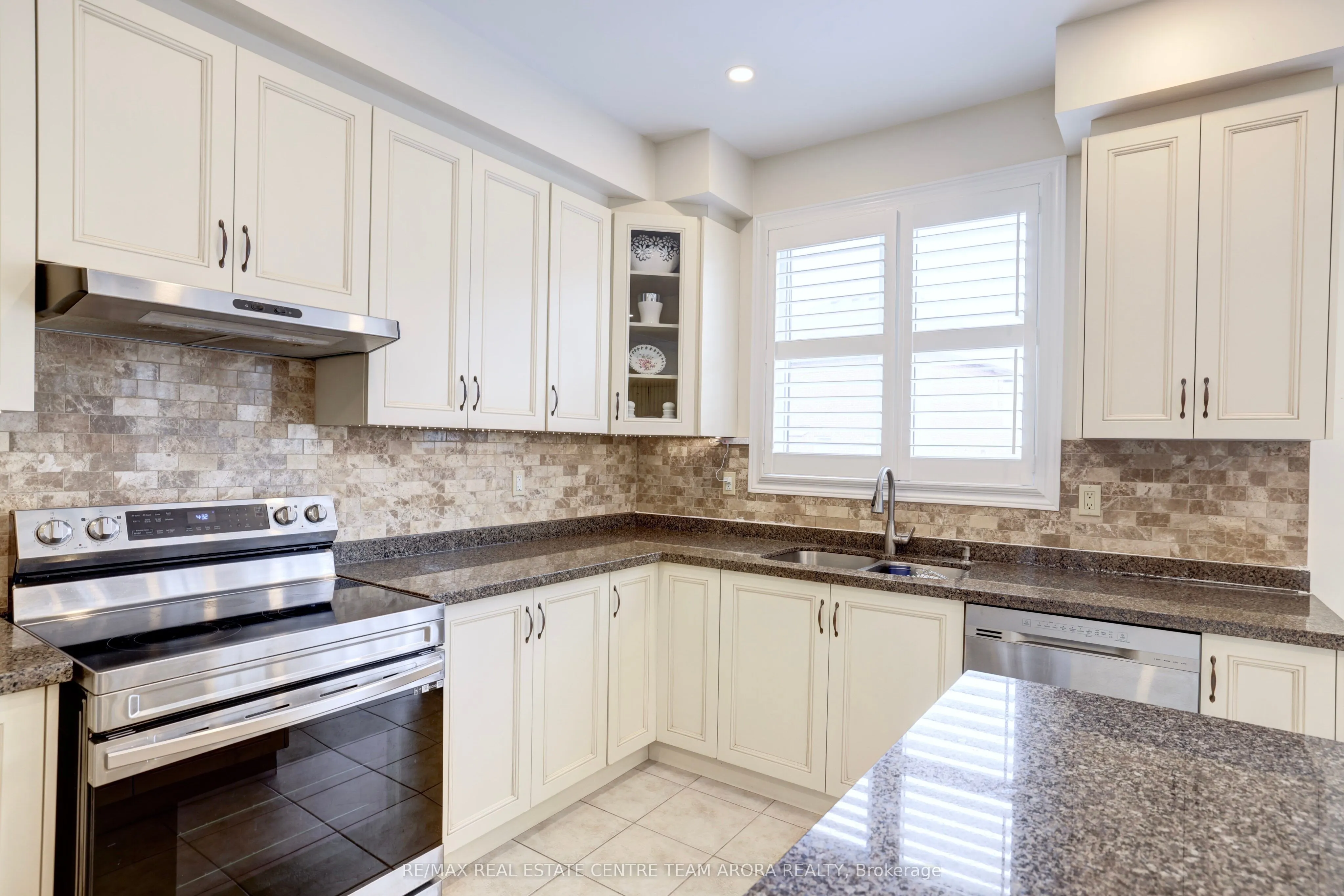33 Alamosa Court