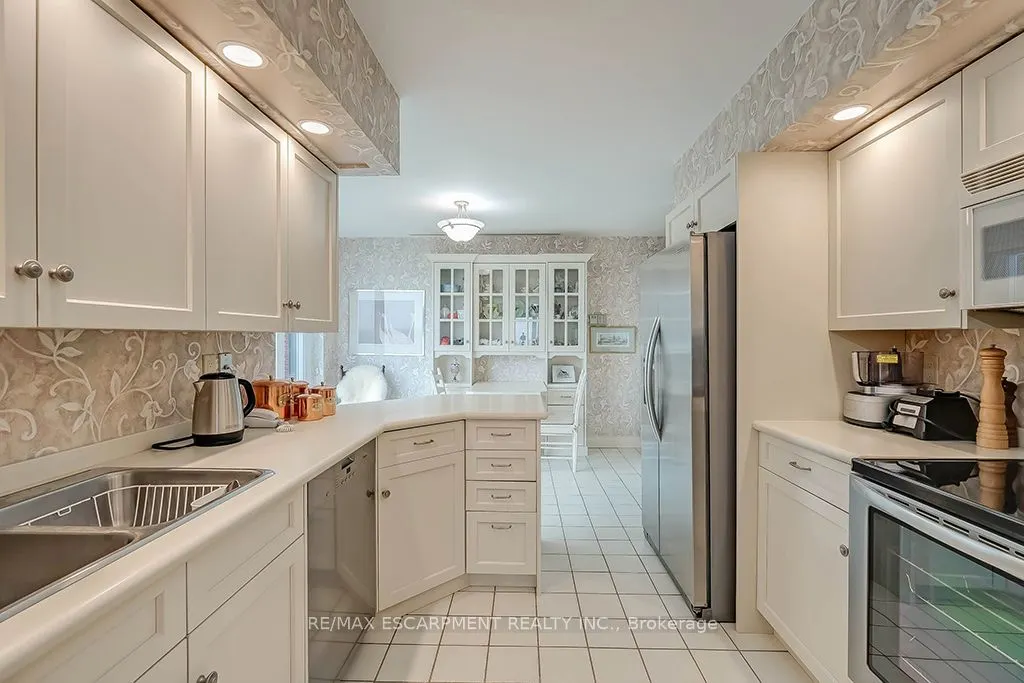 2220 Lakeshore Road, #23