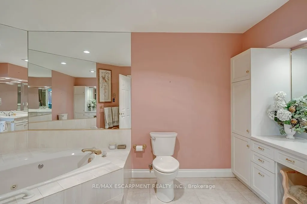 2220 Lakeshore Road, #23