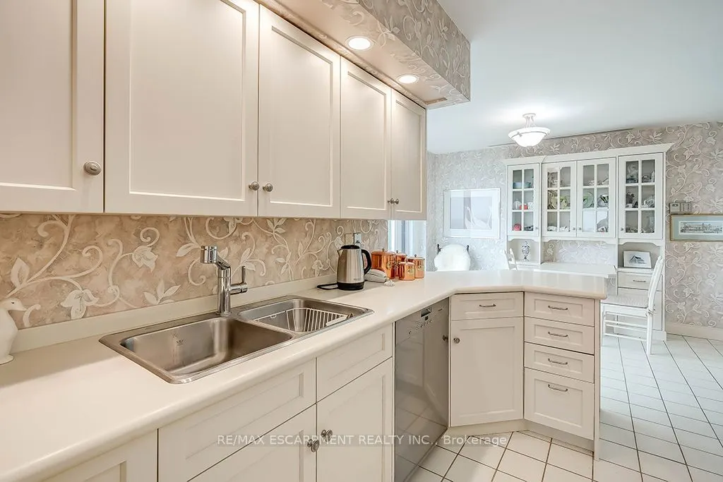 2220 Lakeshore Road, #23