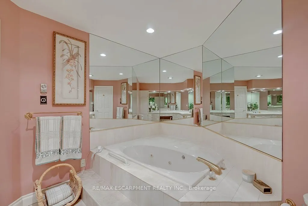 2220 Lakeshore Road, #23