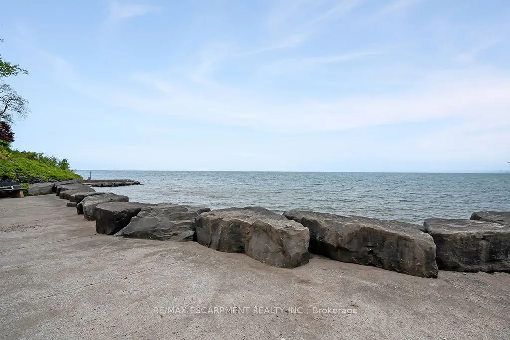 2220 Lakeshore Road, #23