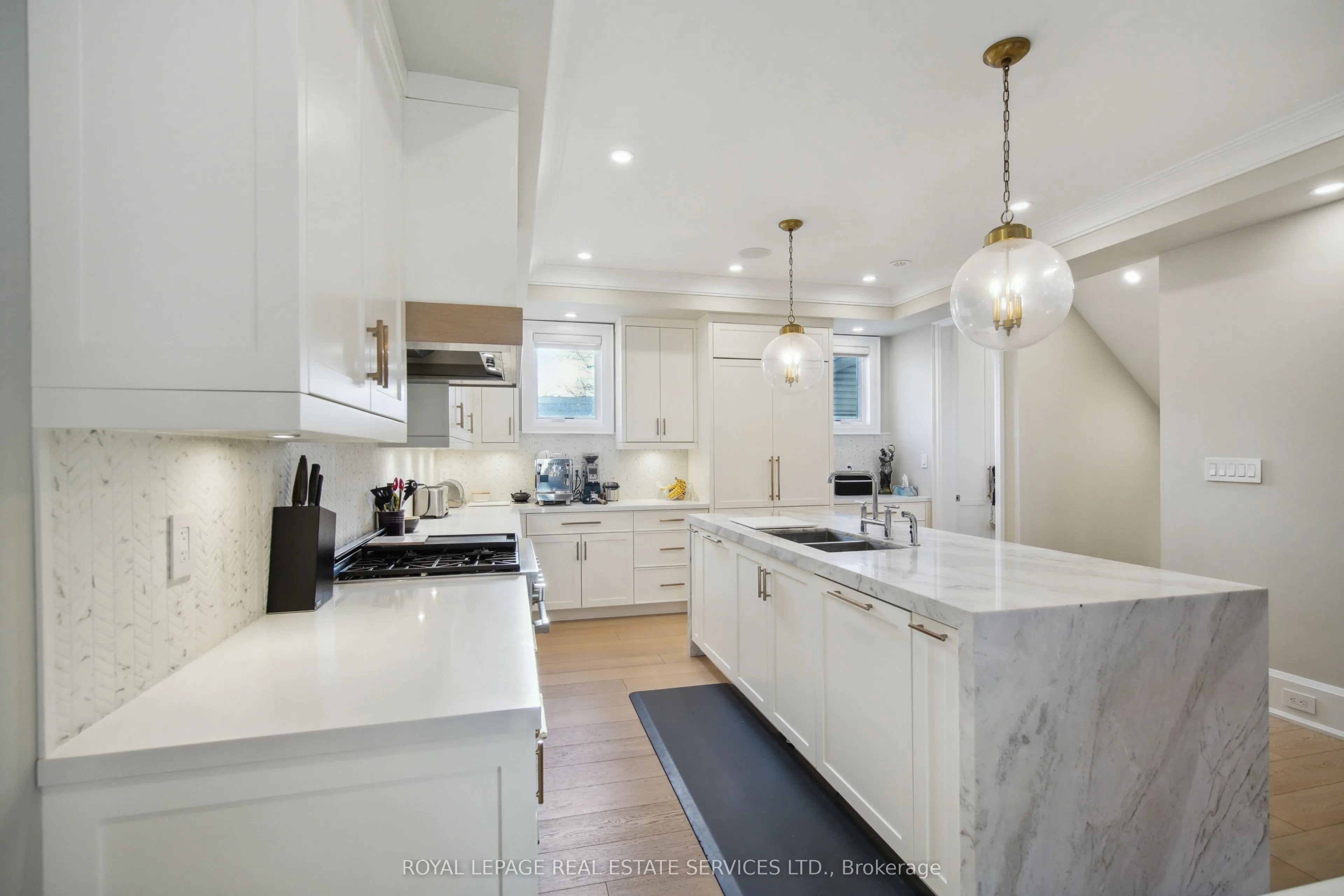336 Robinson Street, #2