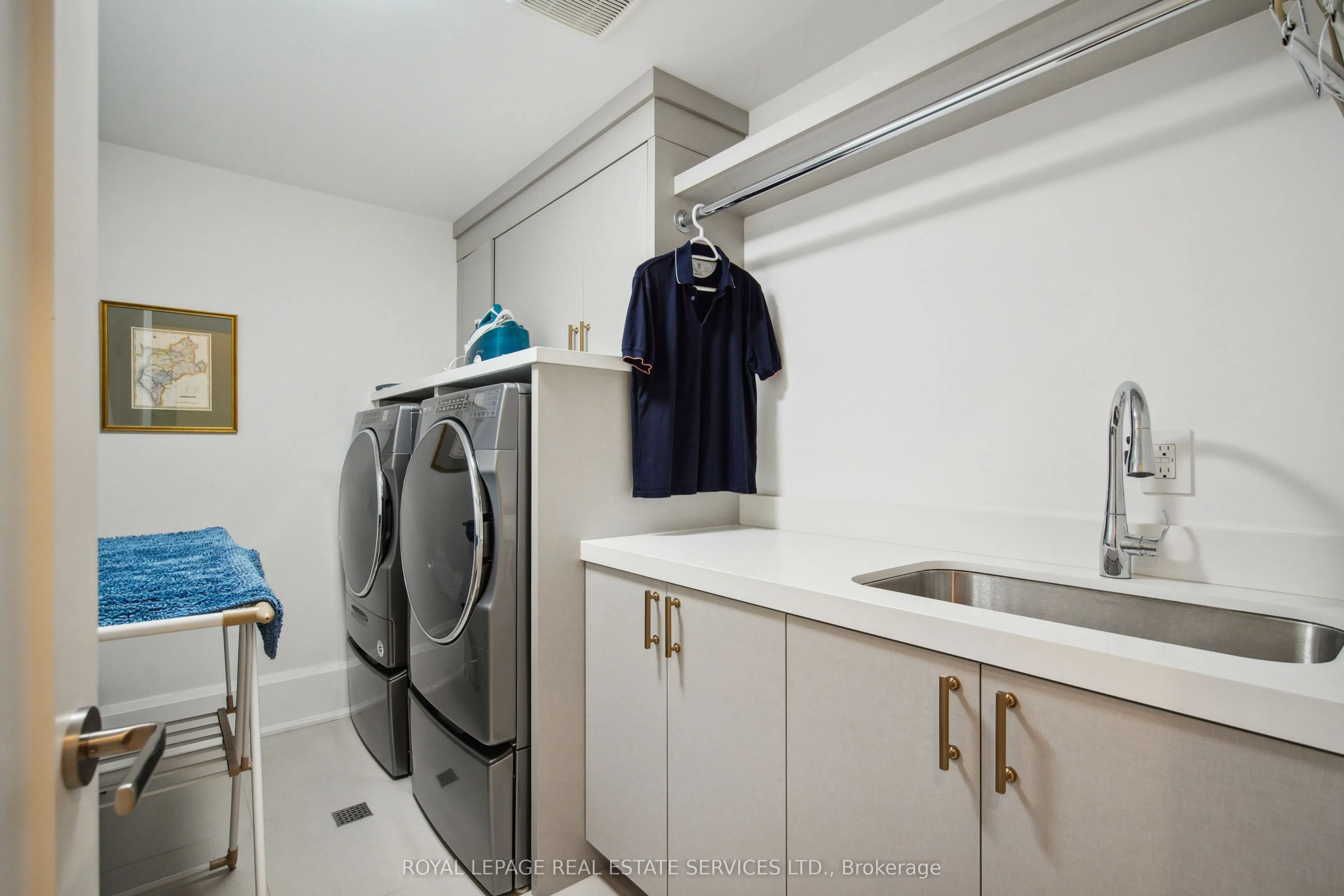 336 Robinson Street, #2