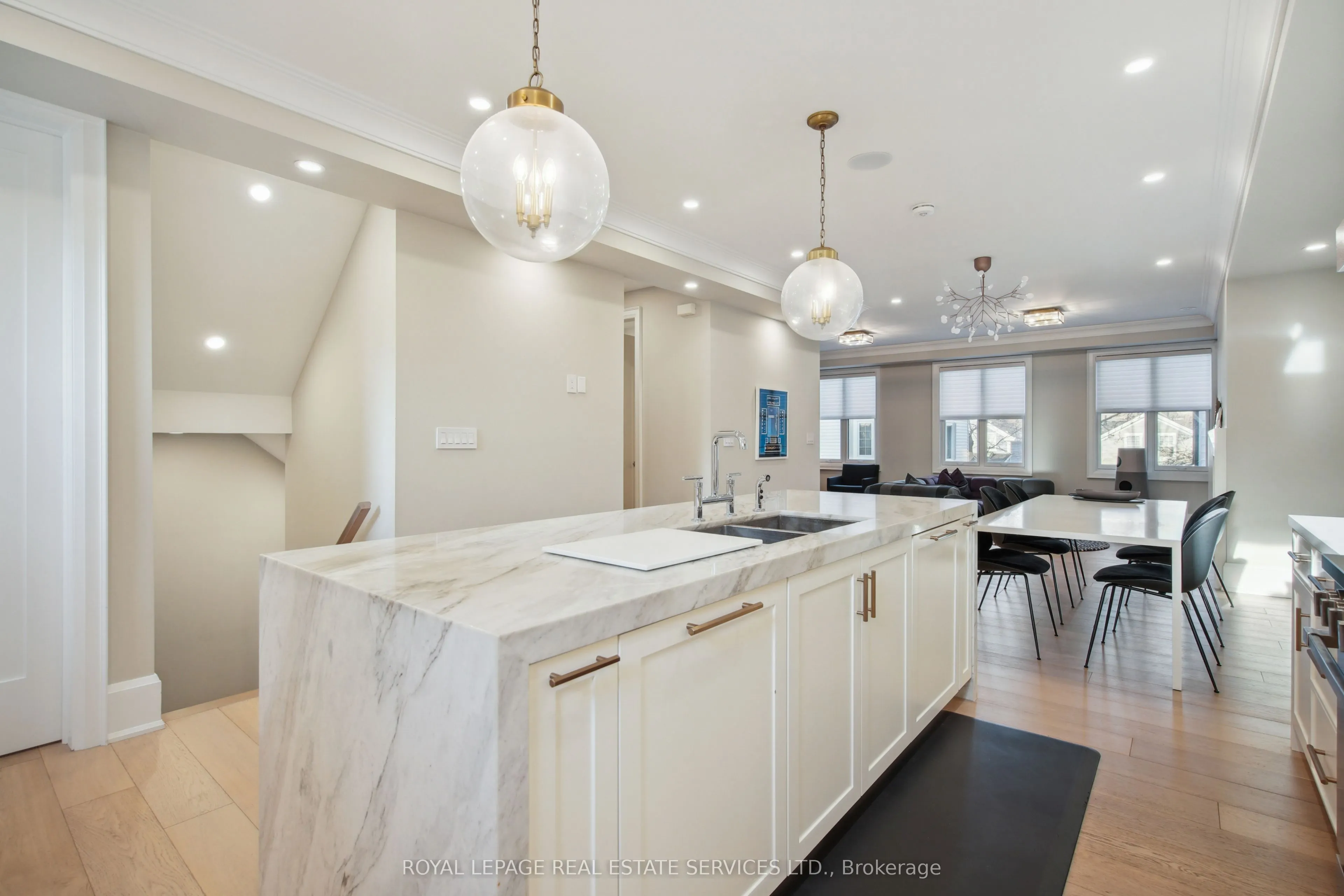 336 Robinson Street, #2