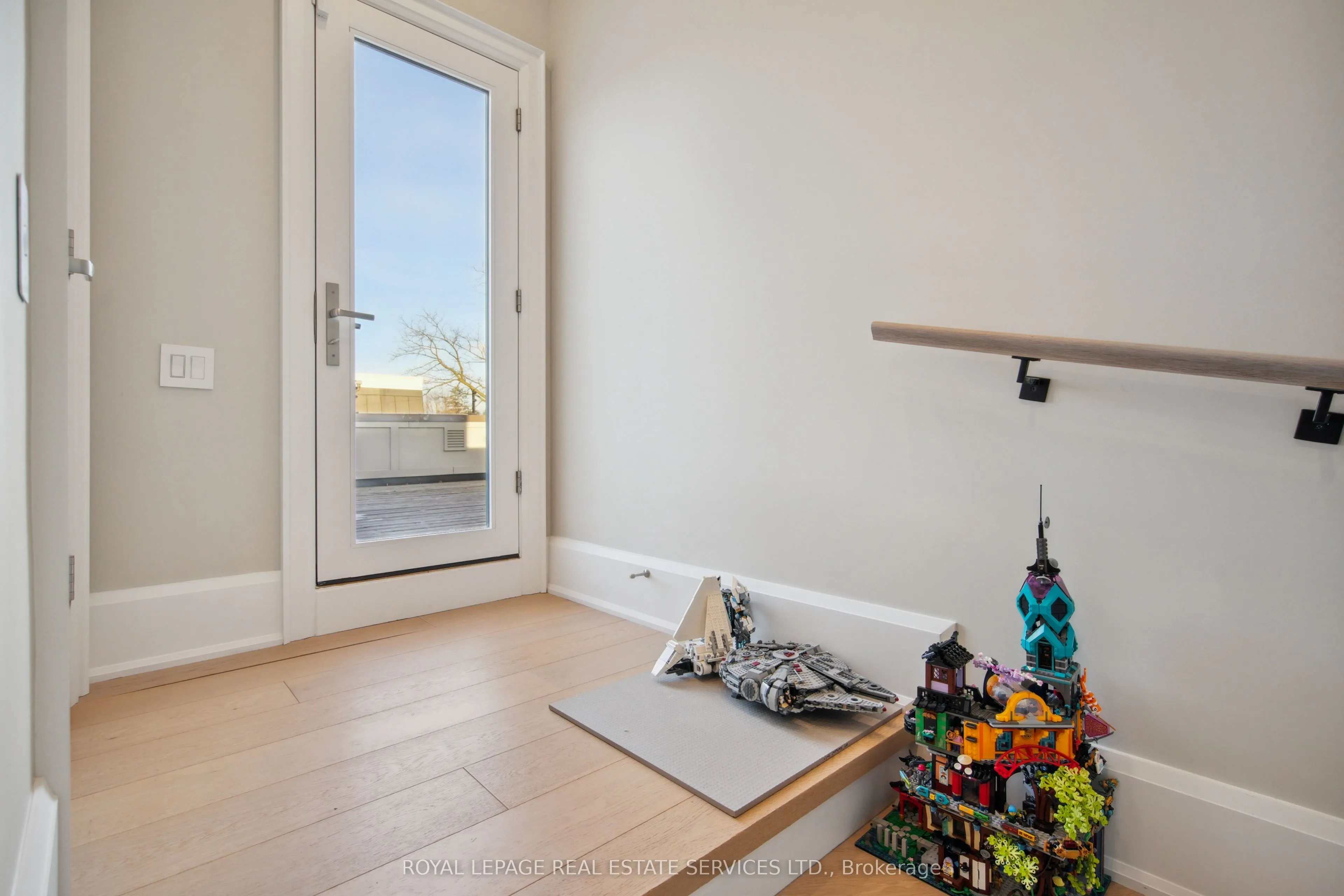 336 Robinson Street, #2