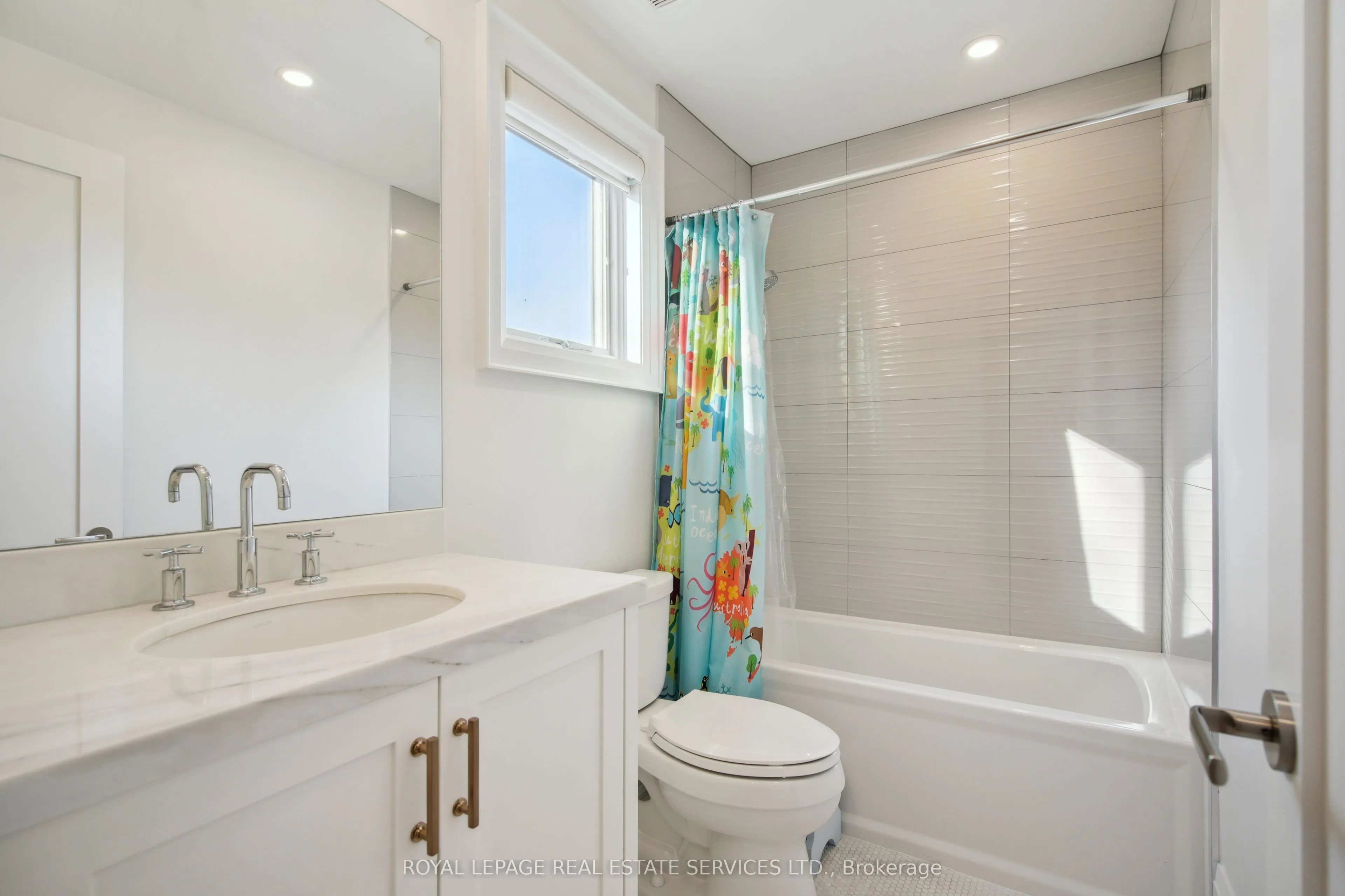 336 Robinson Street, #2