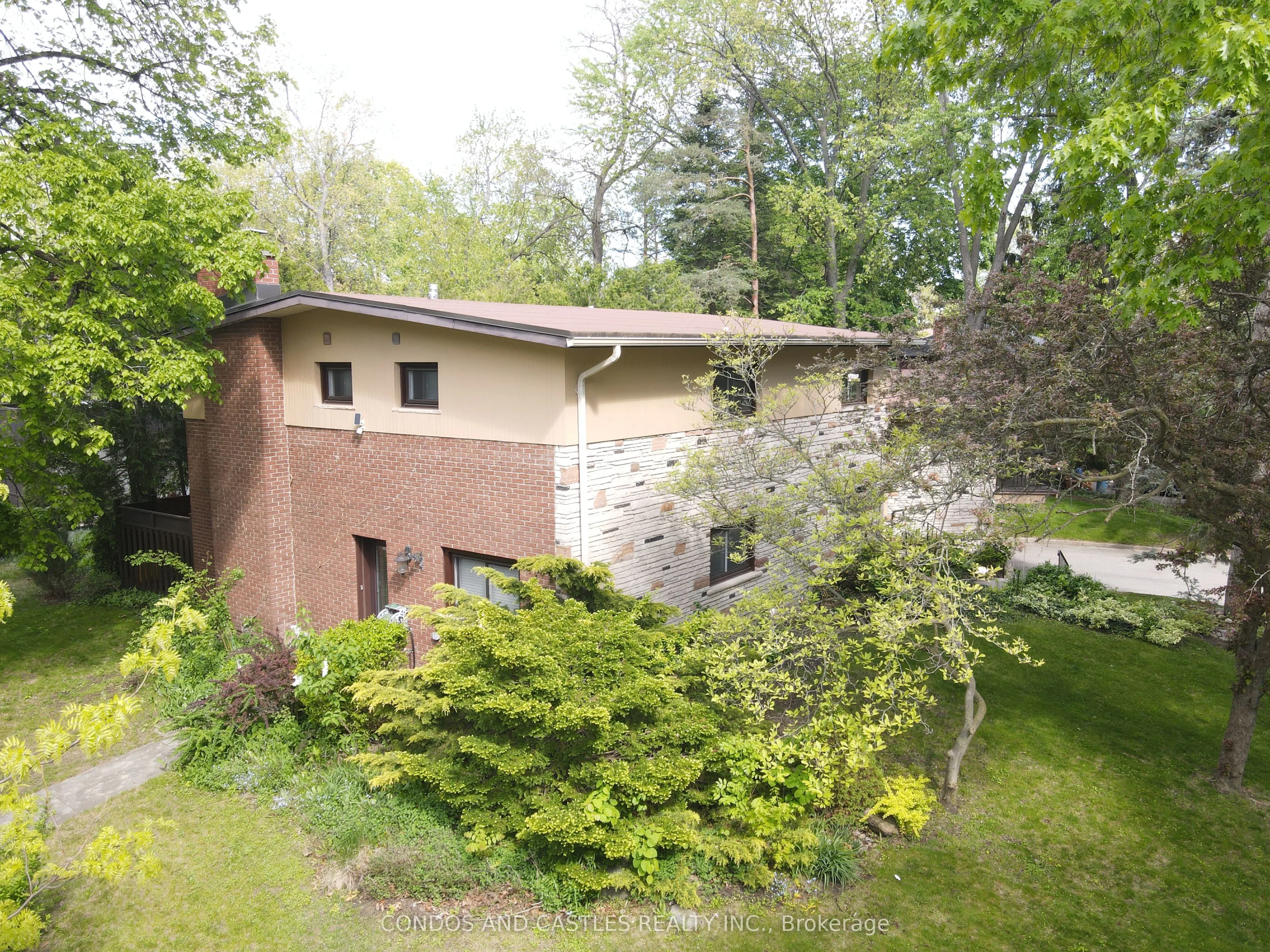 1557 Calumet Place