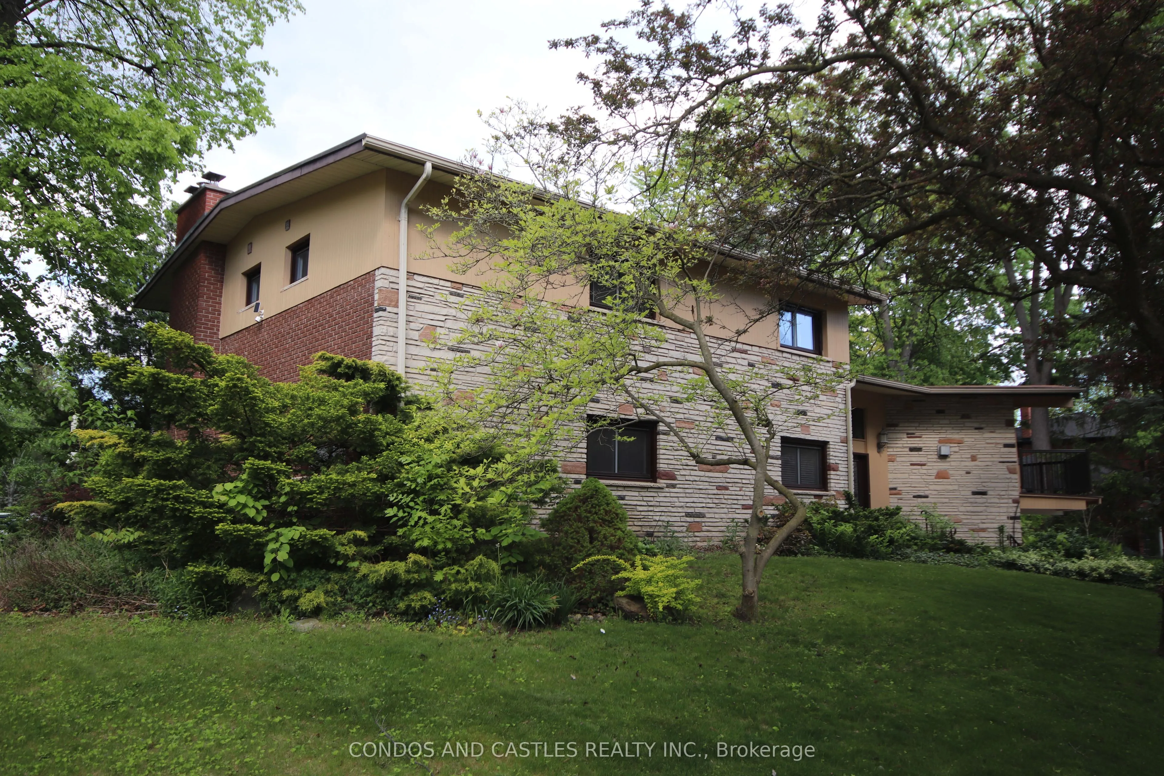 1557 Calumet Place