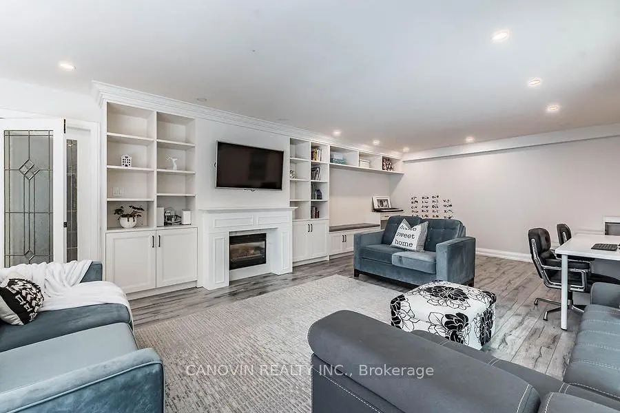 2410 Lionheart Crescent