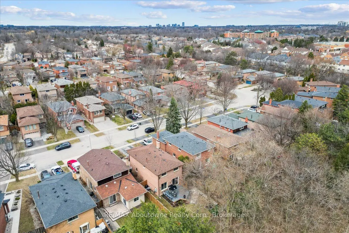 408 Parkridge Crescent