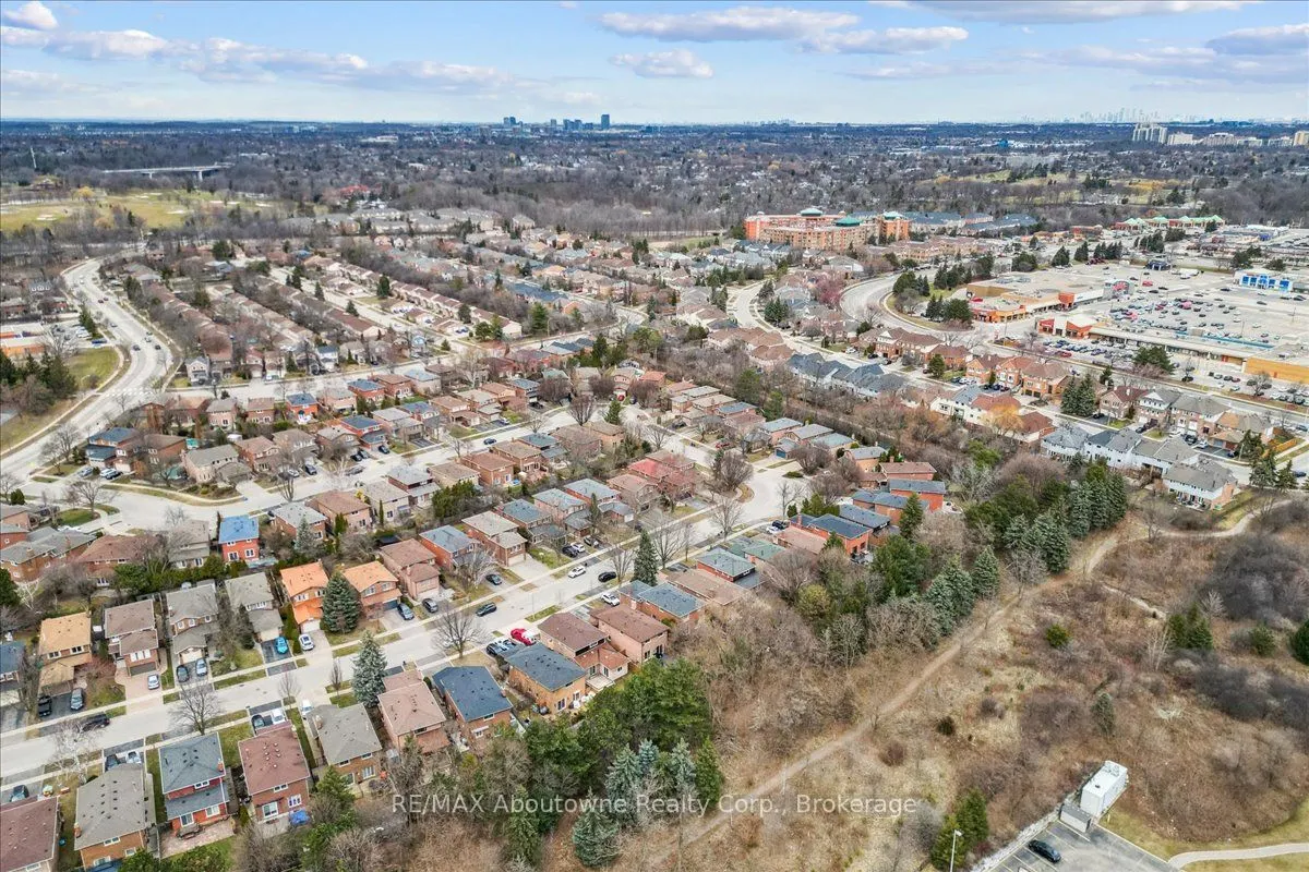 408 Parkridge Crescent