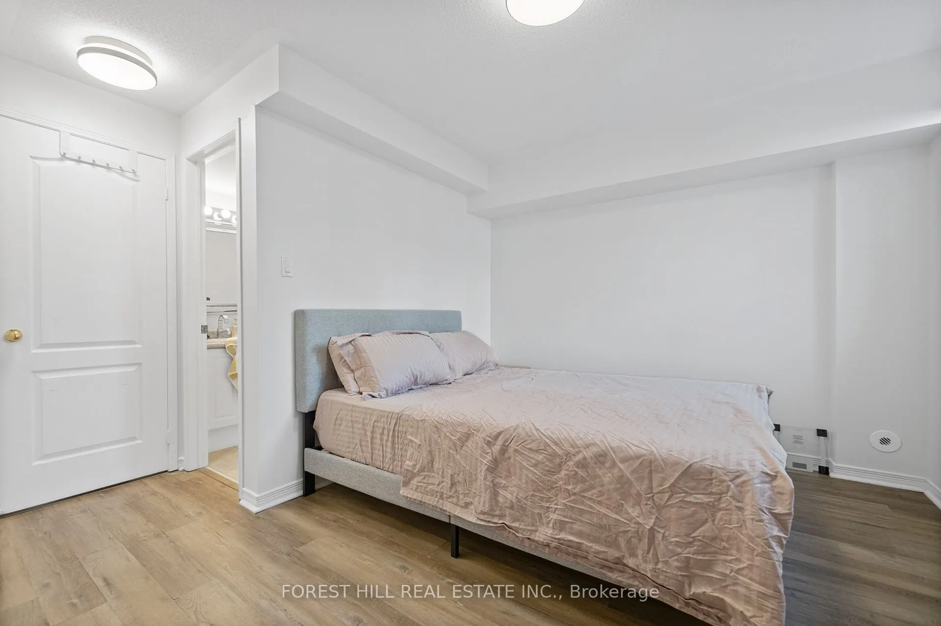 5050 Intrepid Drive, #20