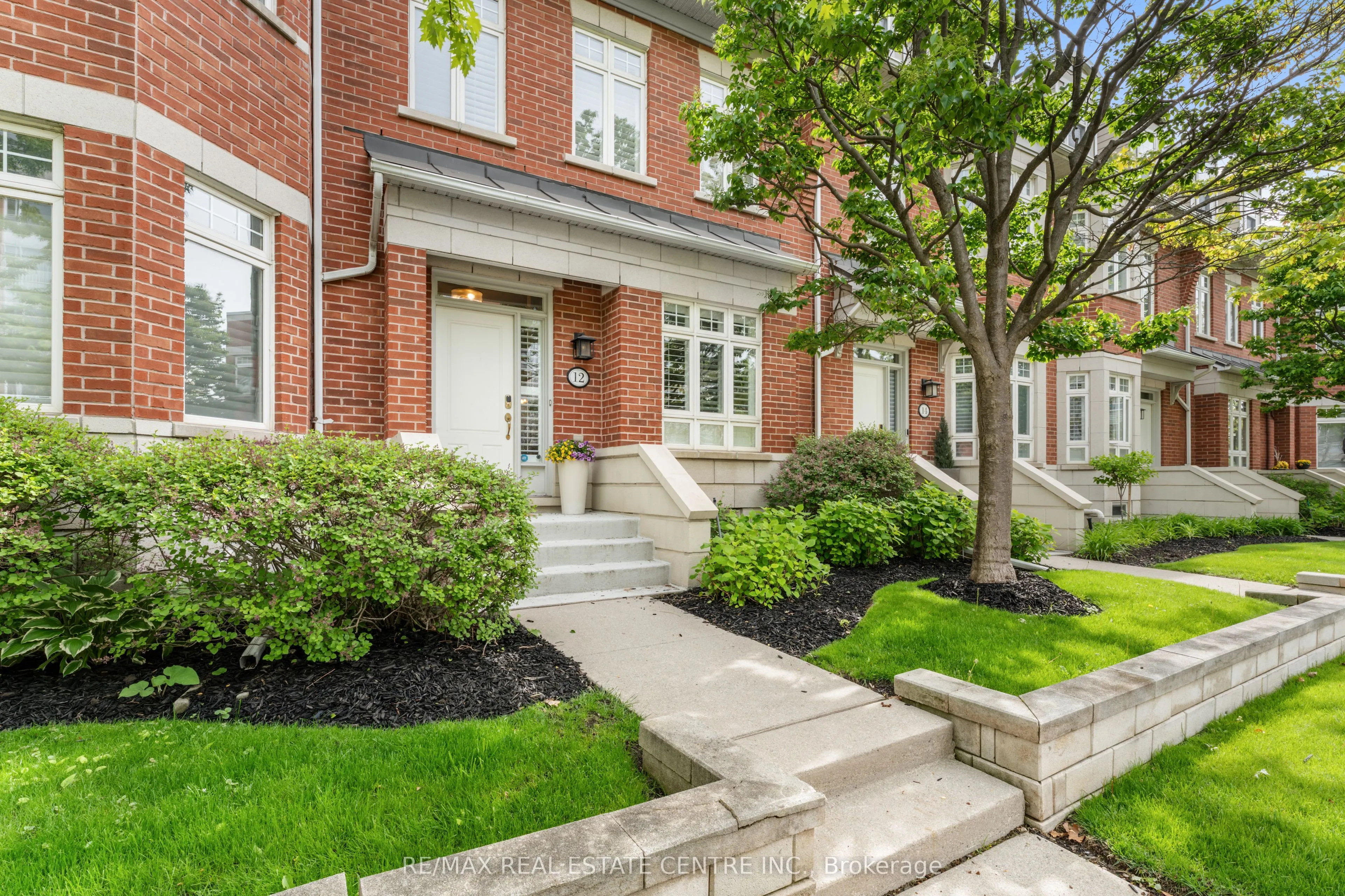 12 St. Lawrence Drive, #12