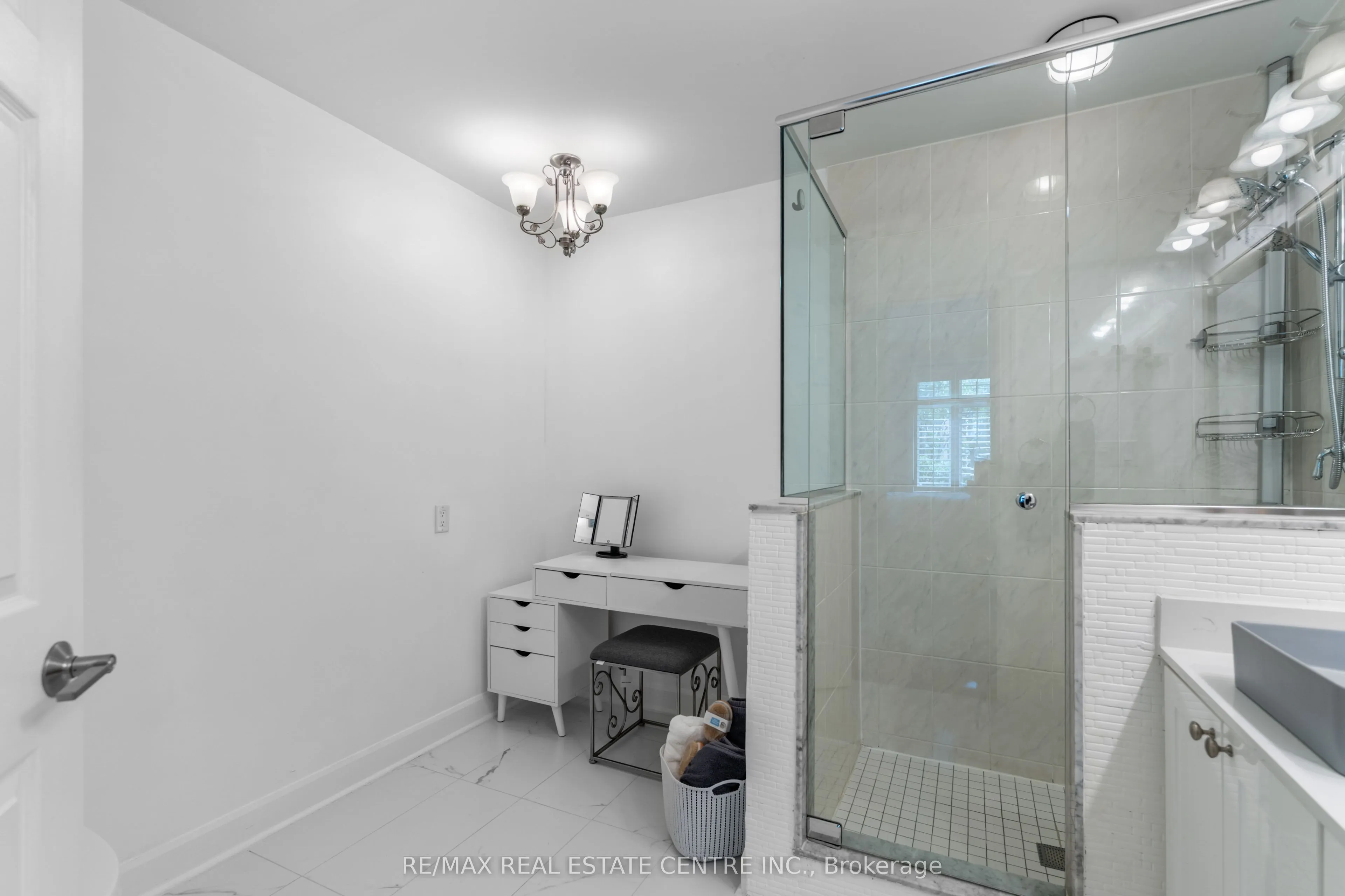 12 St. Lawrence Drive, #12