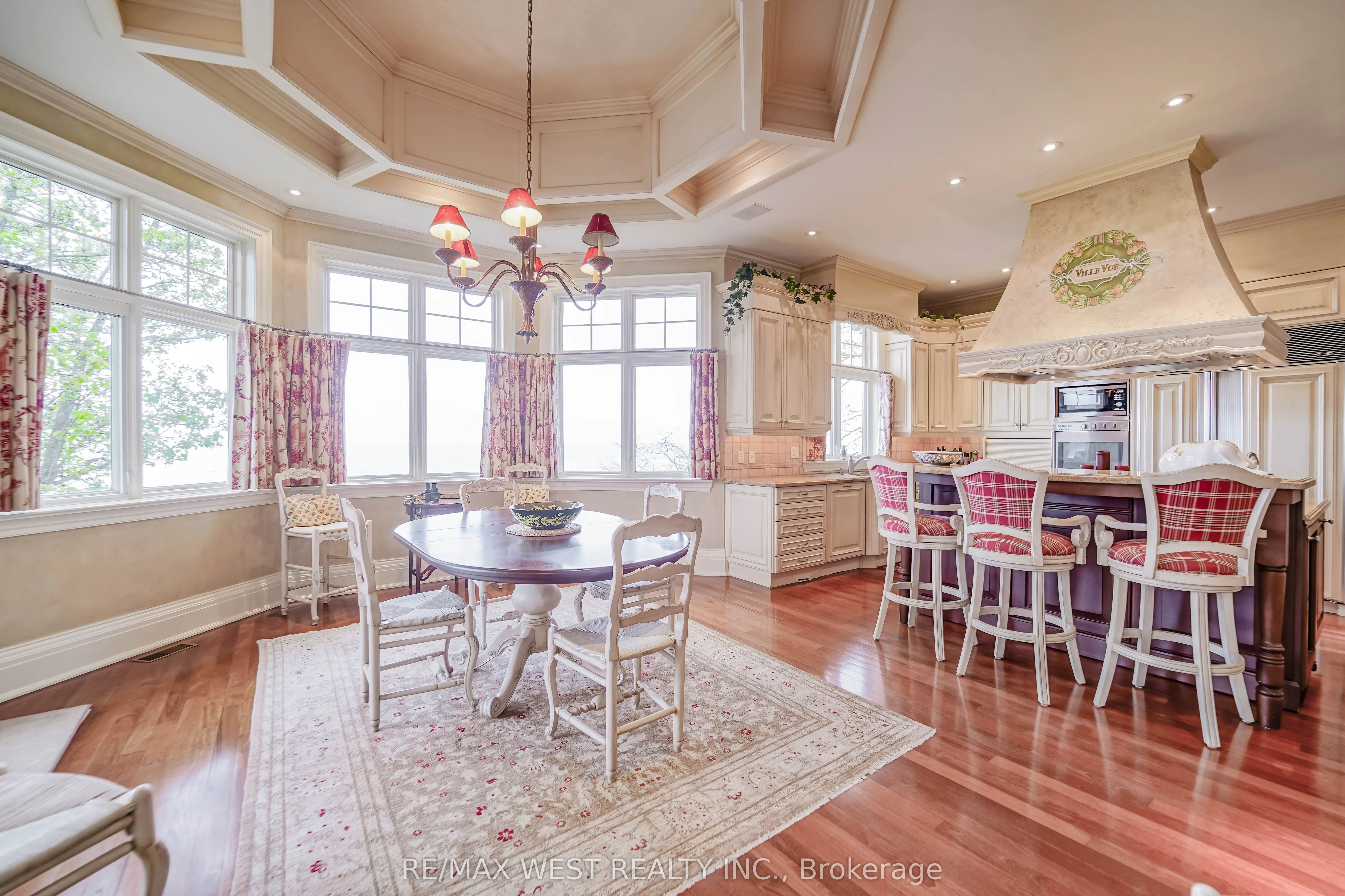872 WHITTIER Crescent