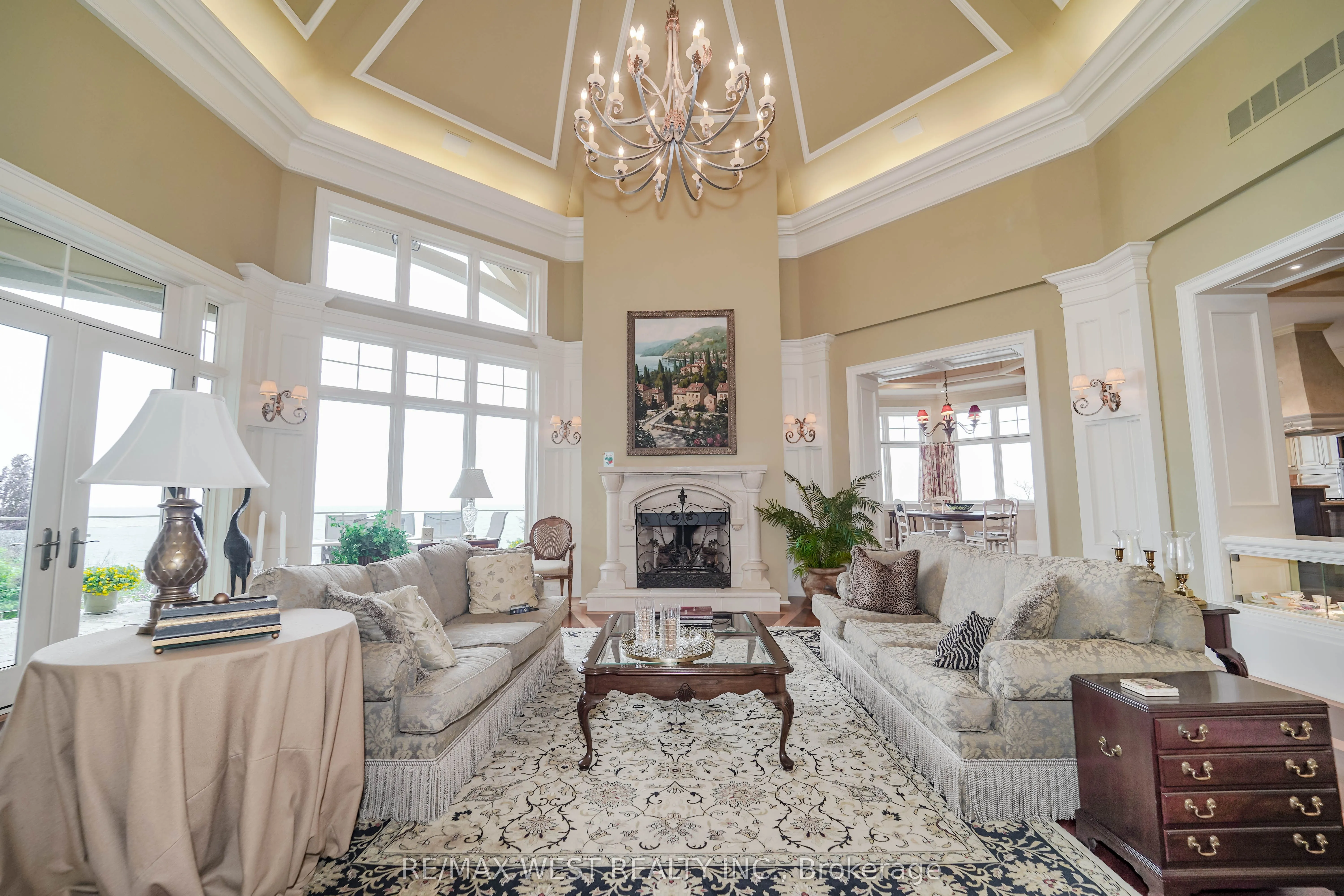 872 WHITTIER Crescent