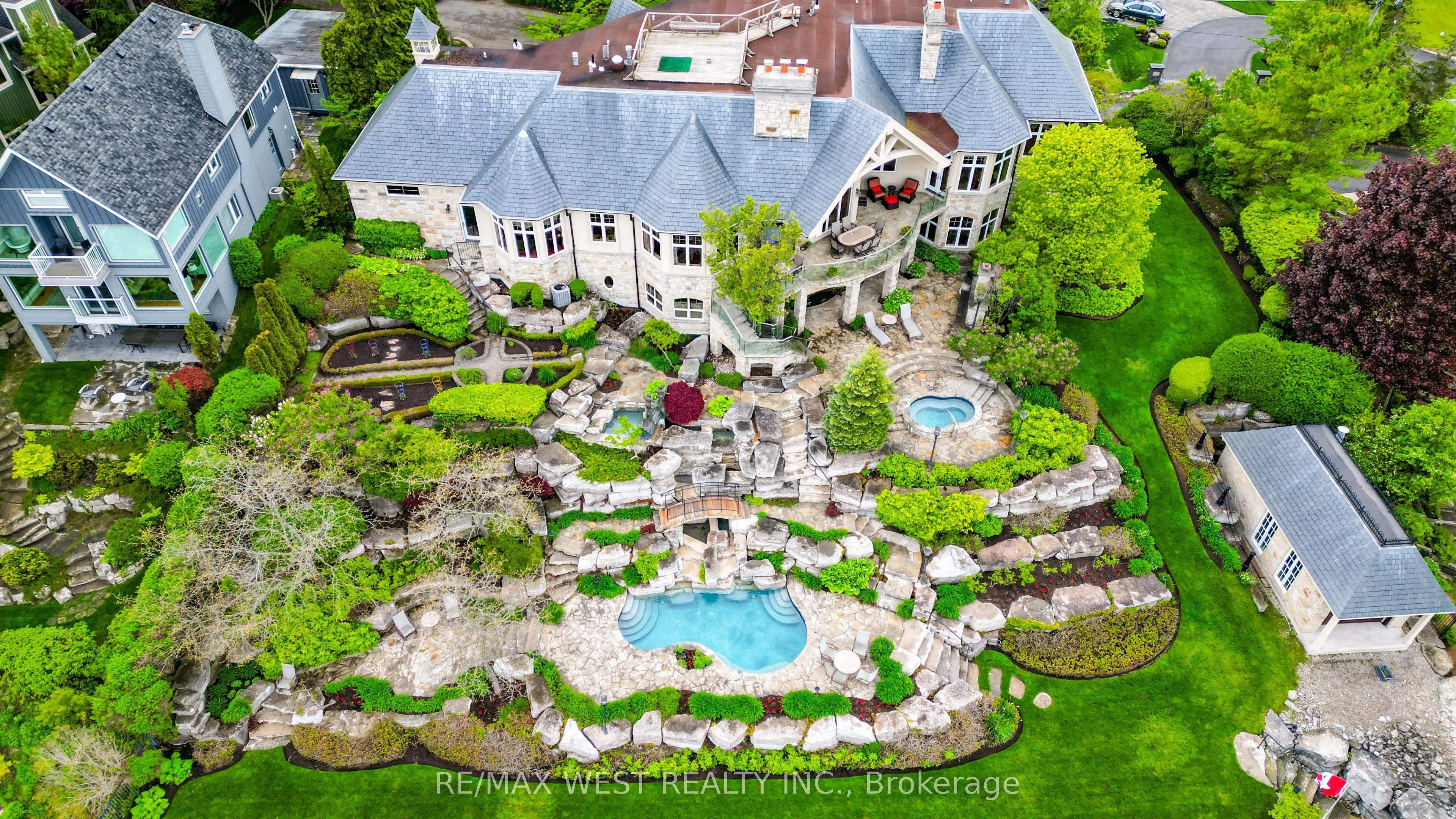 872 WHITTIER Crescent