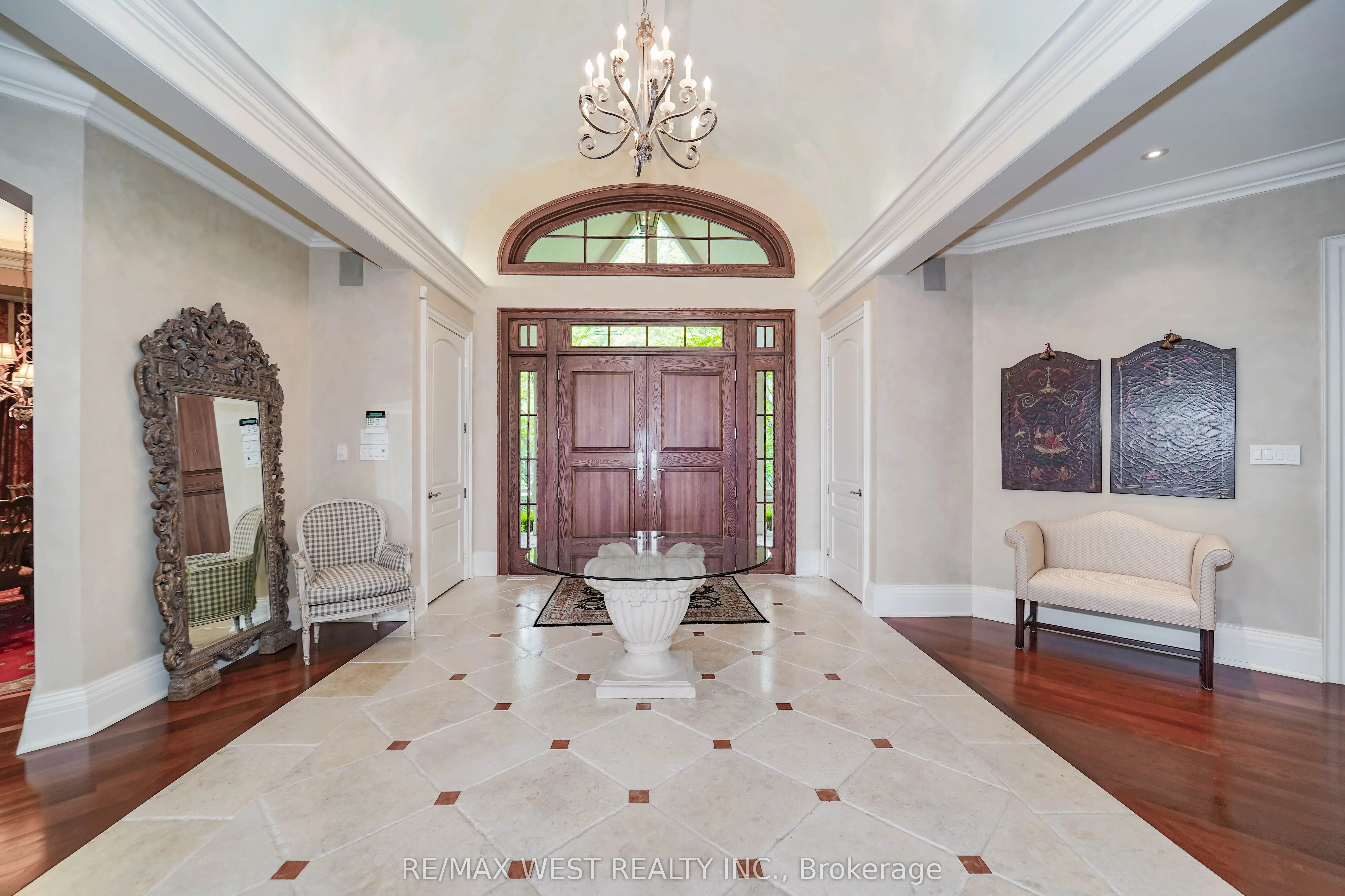 872 WHITTIER Crescent
