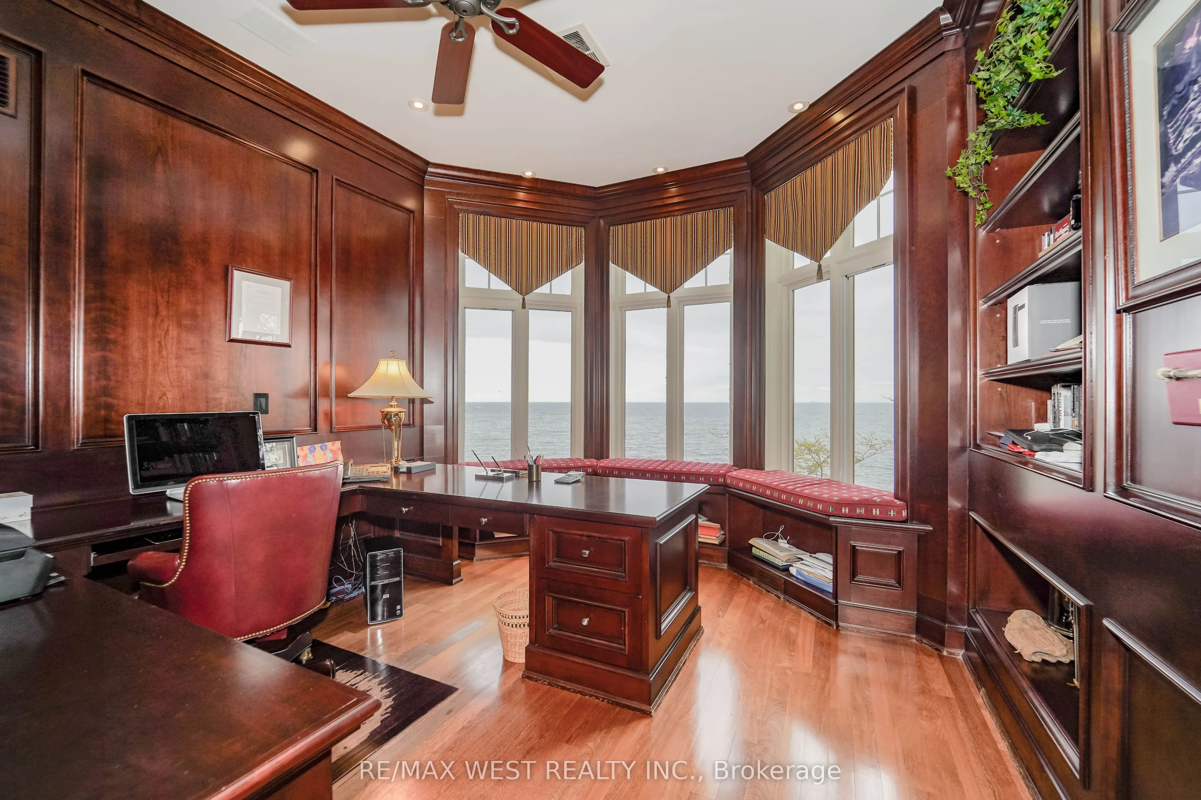 872 WHITTIER Crescent