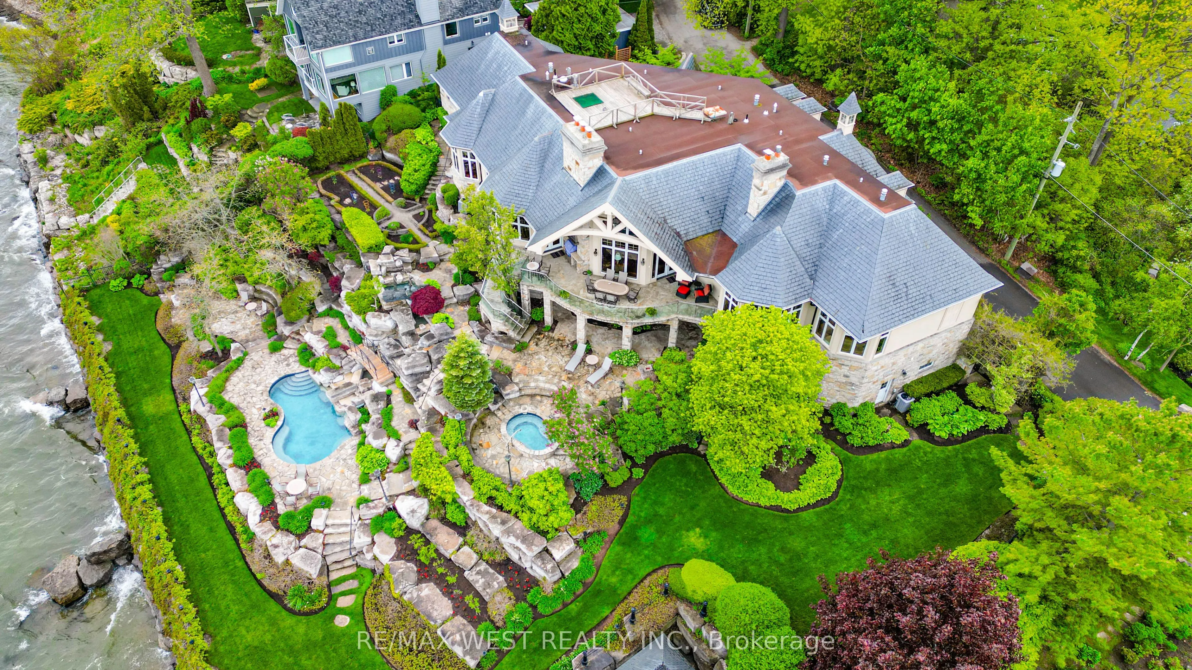872 WHITTIER Crescent