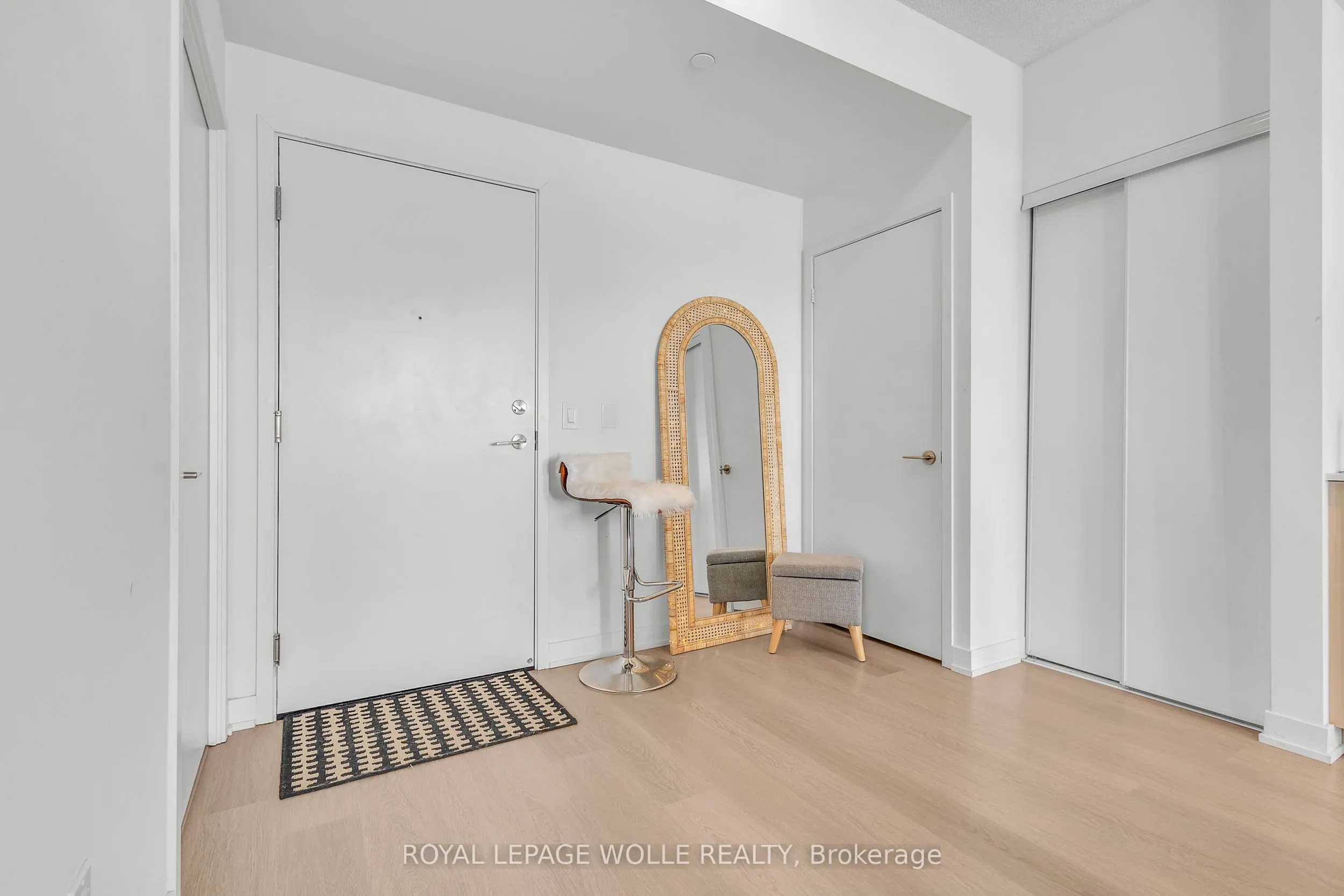 859 The Queensway, #412