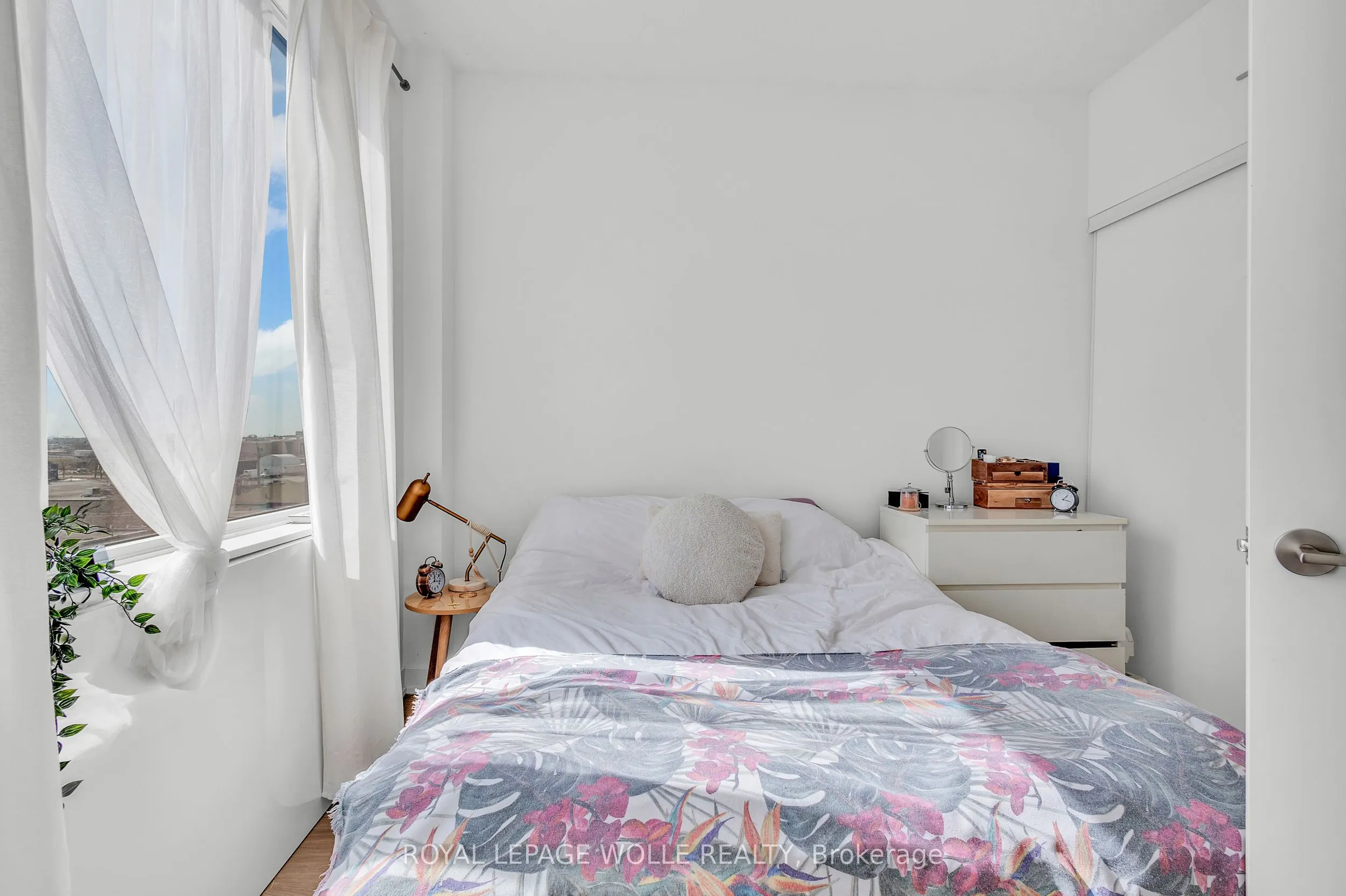 859 The Queensway, #412