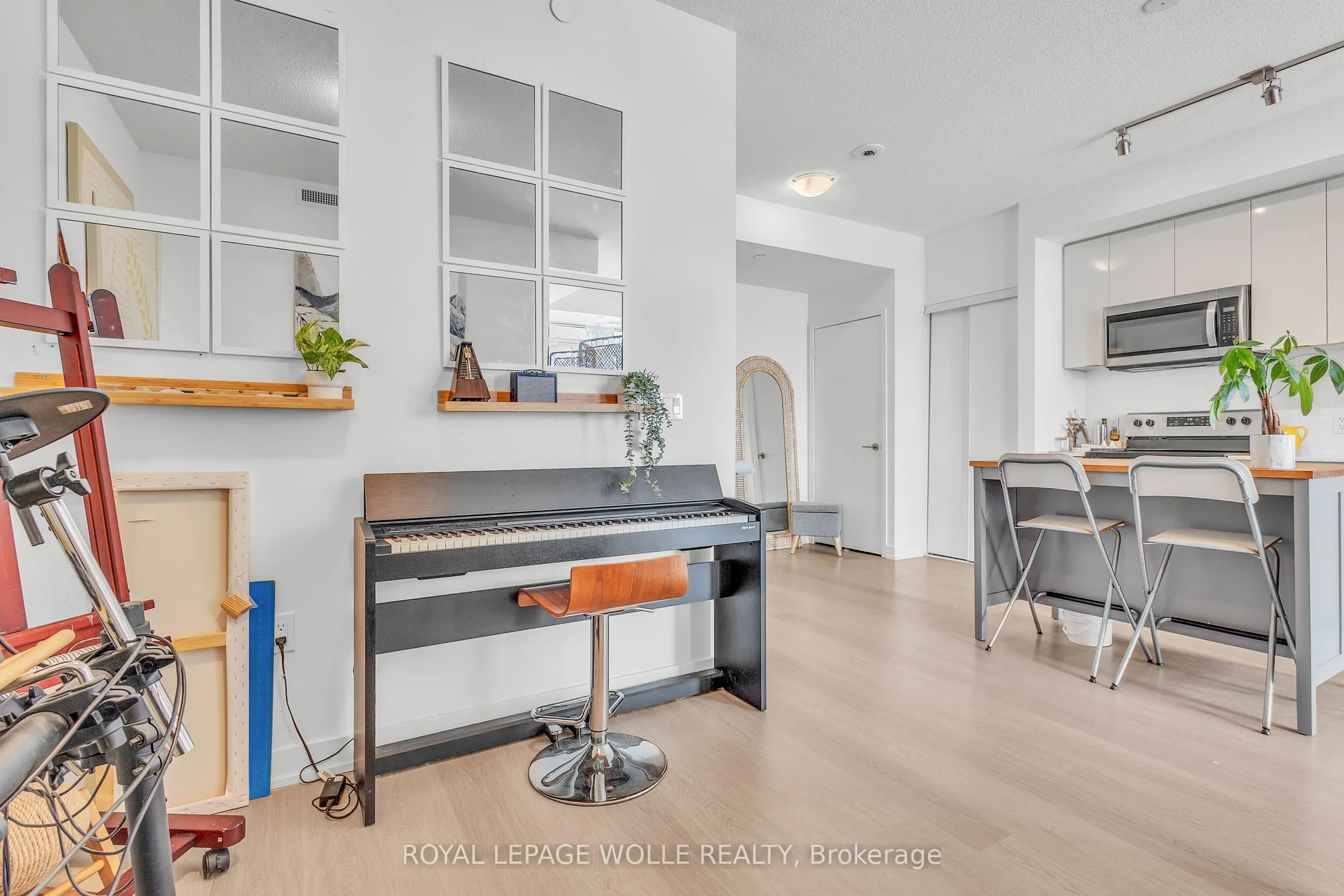 859 The Queensway, #412