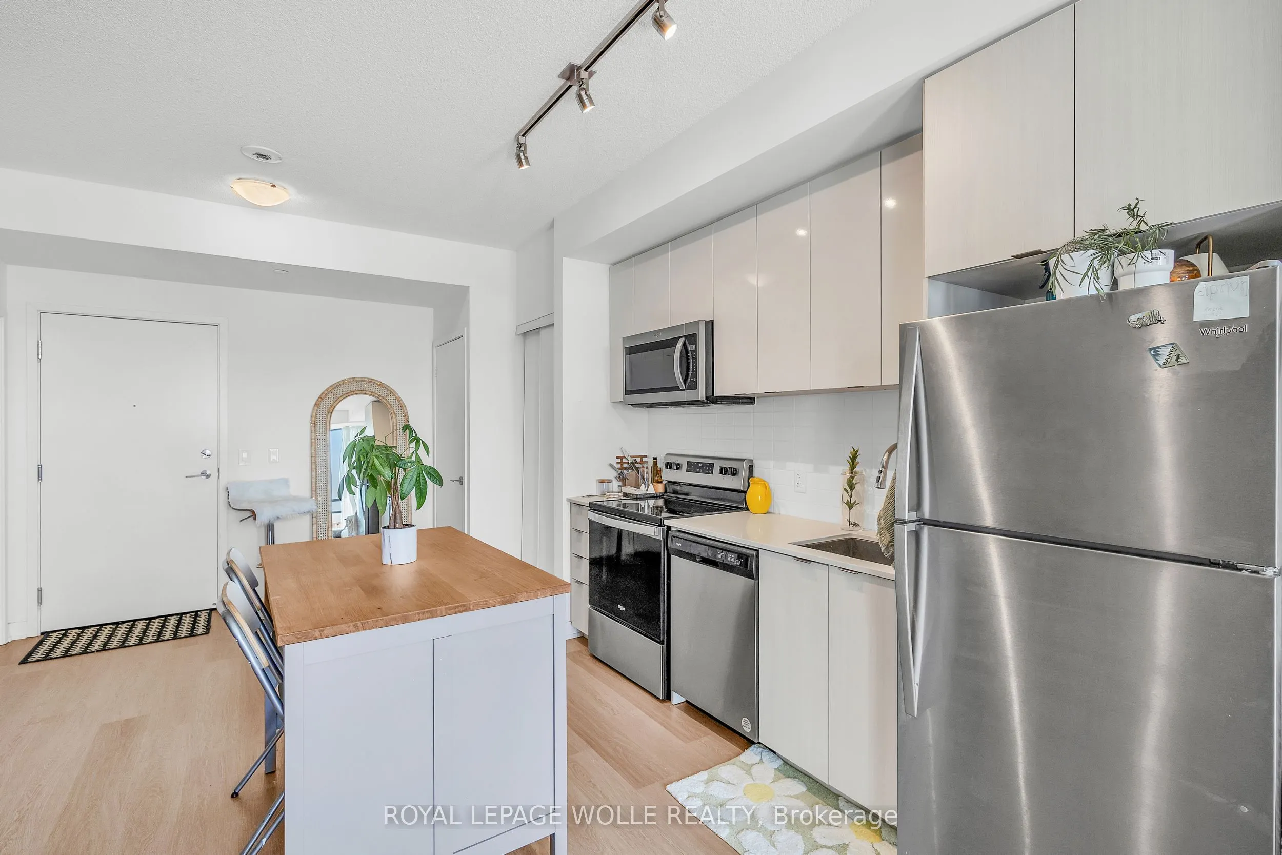 859 The Queensway, #412