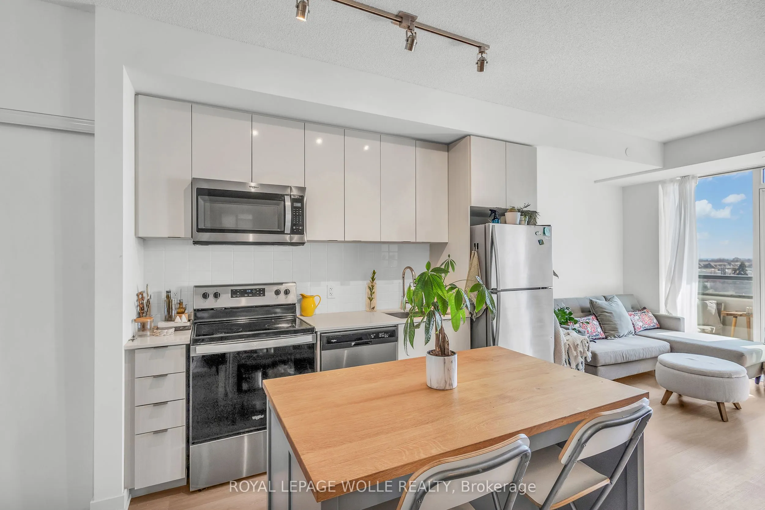 859 The Queensway, #412
