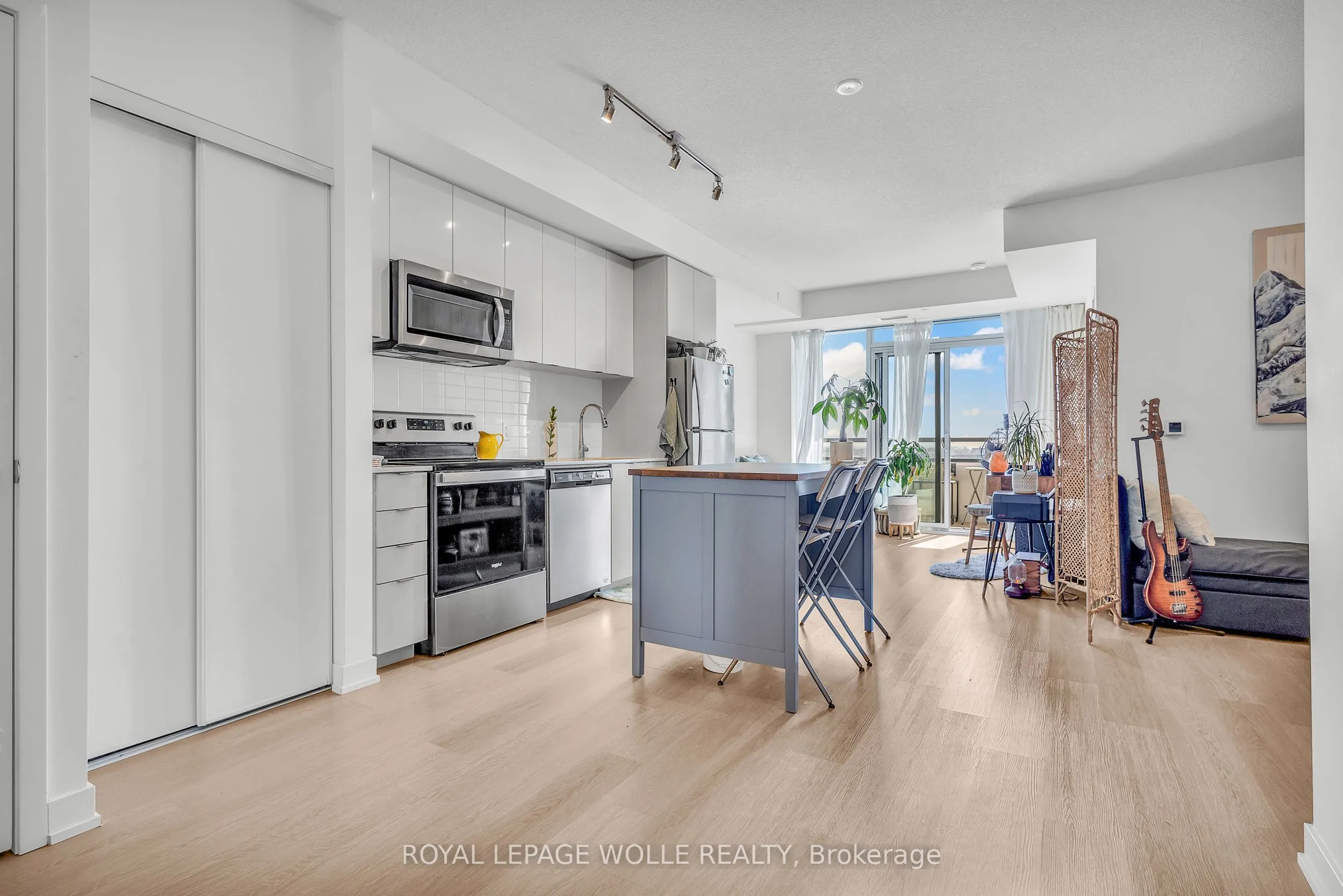 859 The Queensway, #412