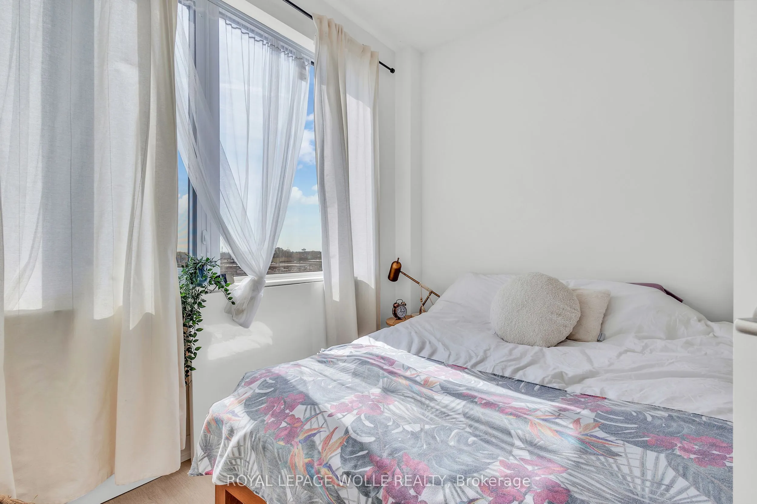 859 The Queensway, #412