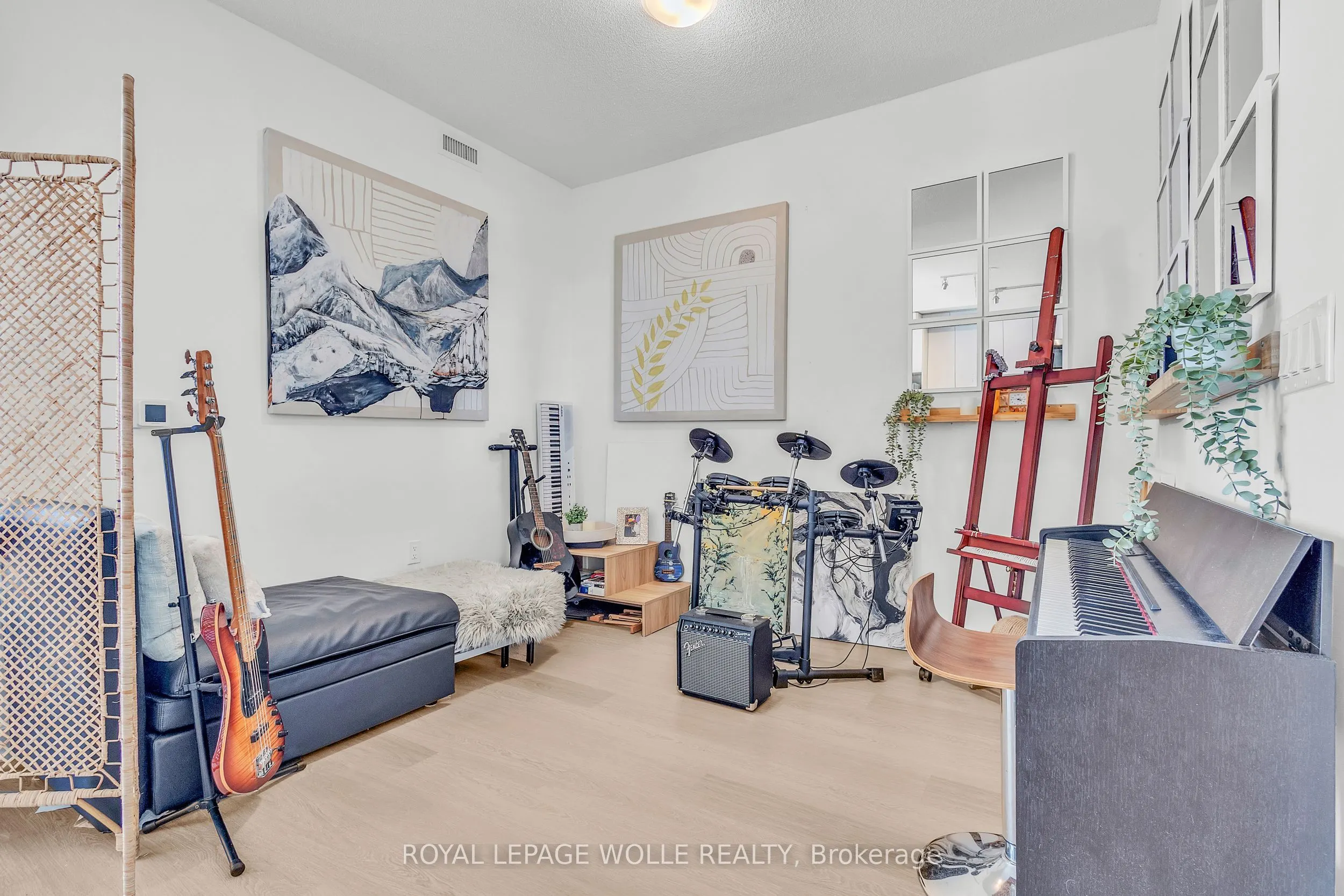 859 The Queensway, #412