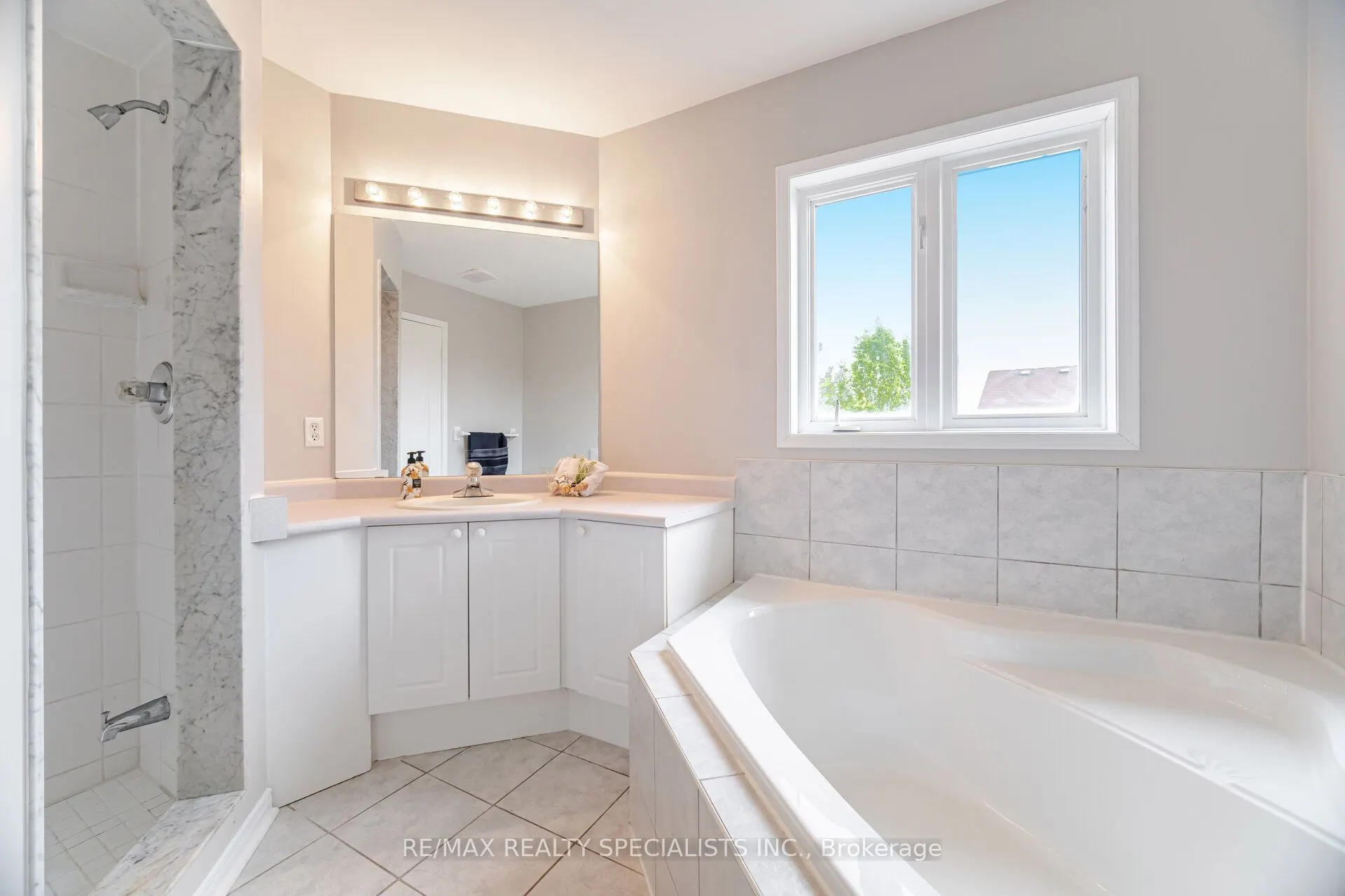 2676 Castle Hill Crescent