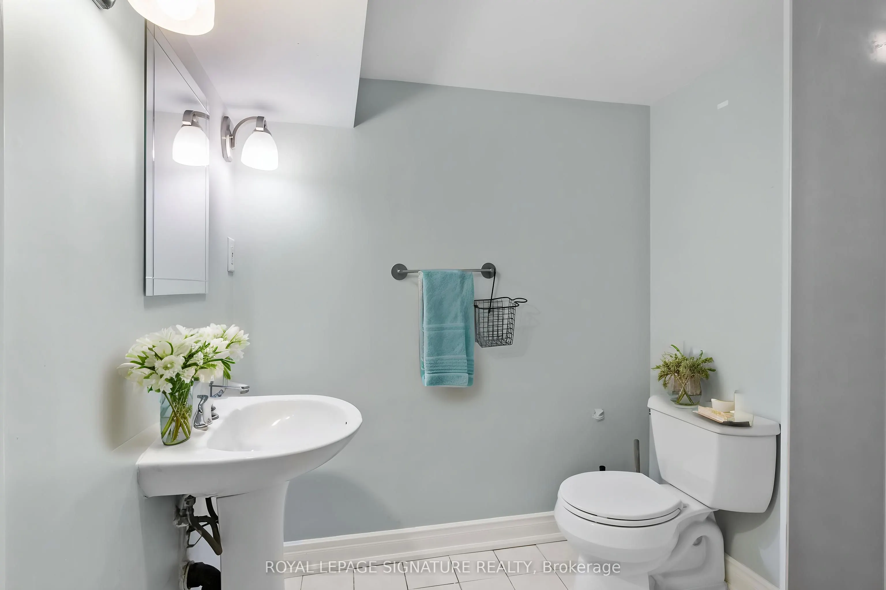 112 Foch Avenue #Lower
