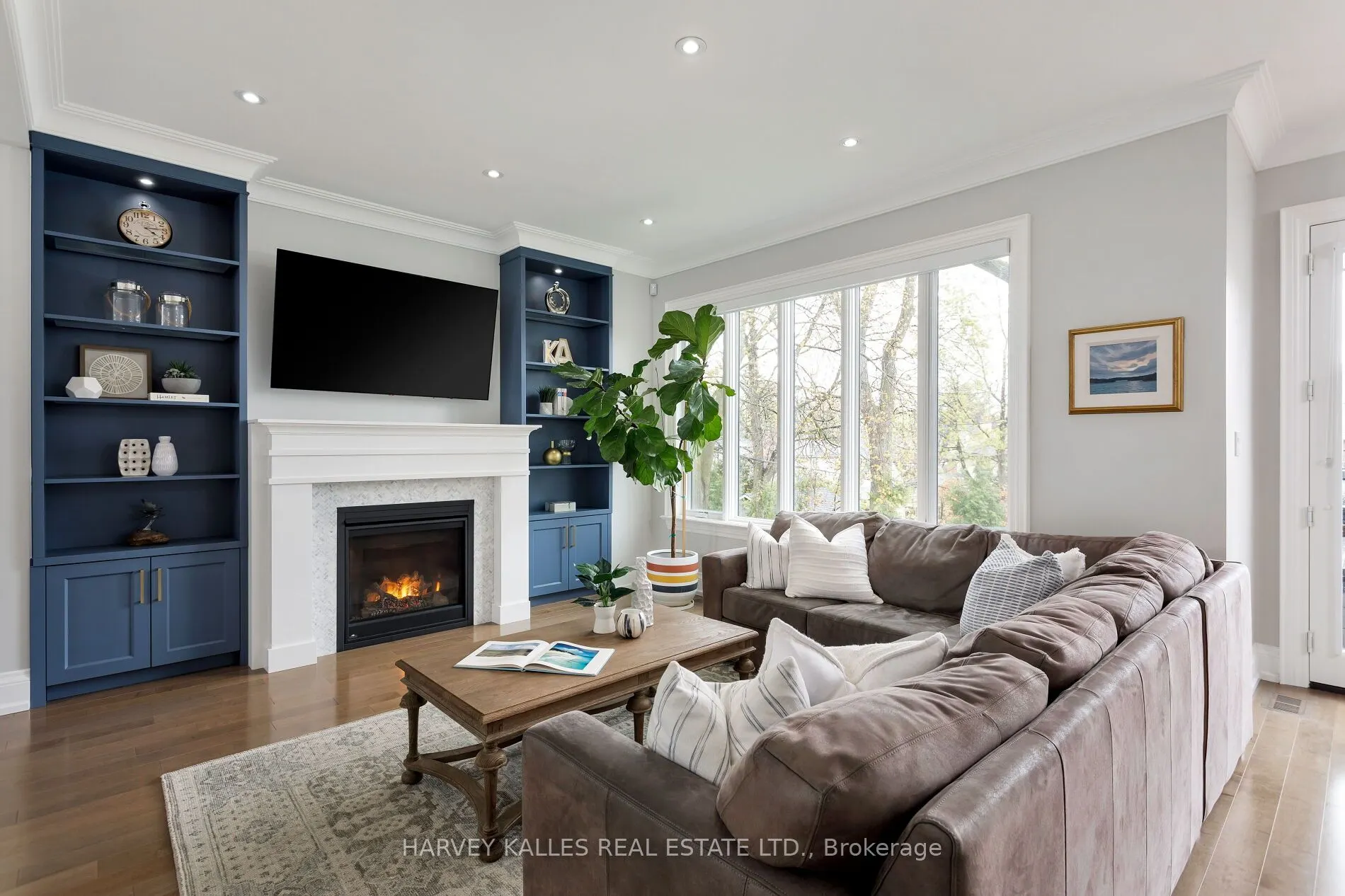 4673 Dundas Street W