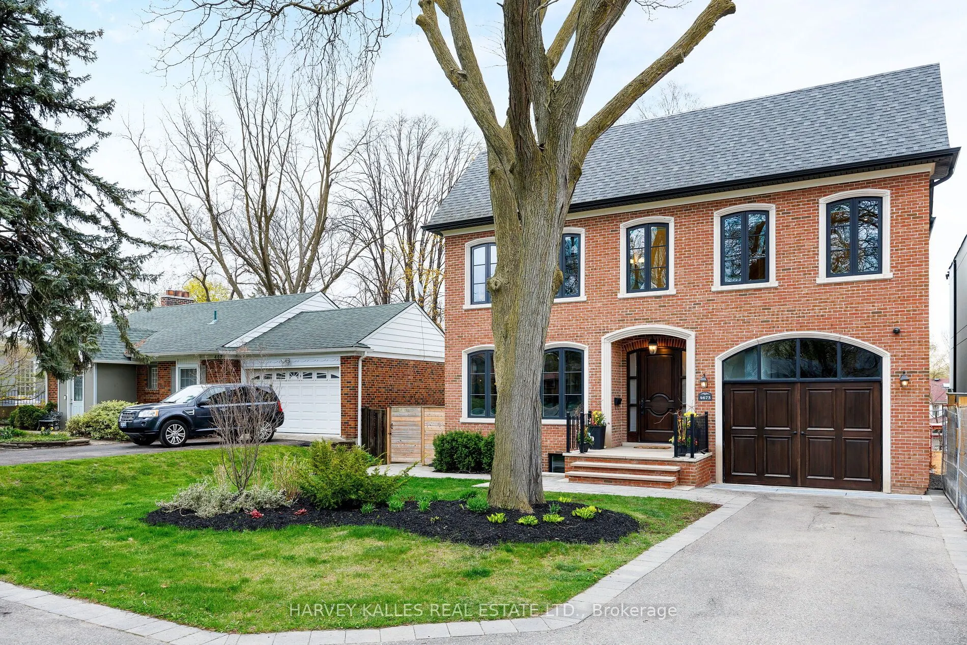 4673 Dundas Street W