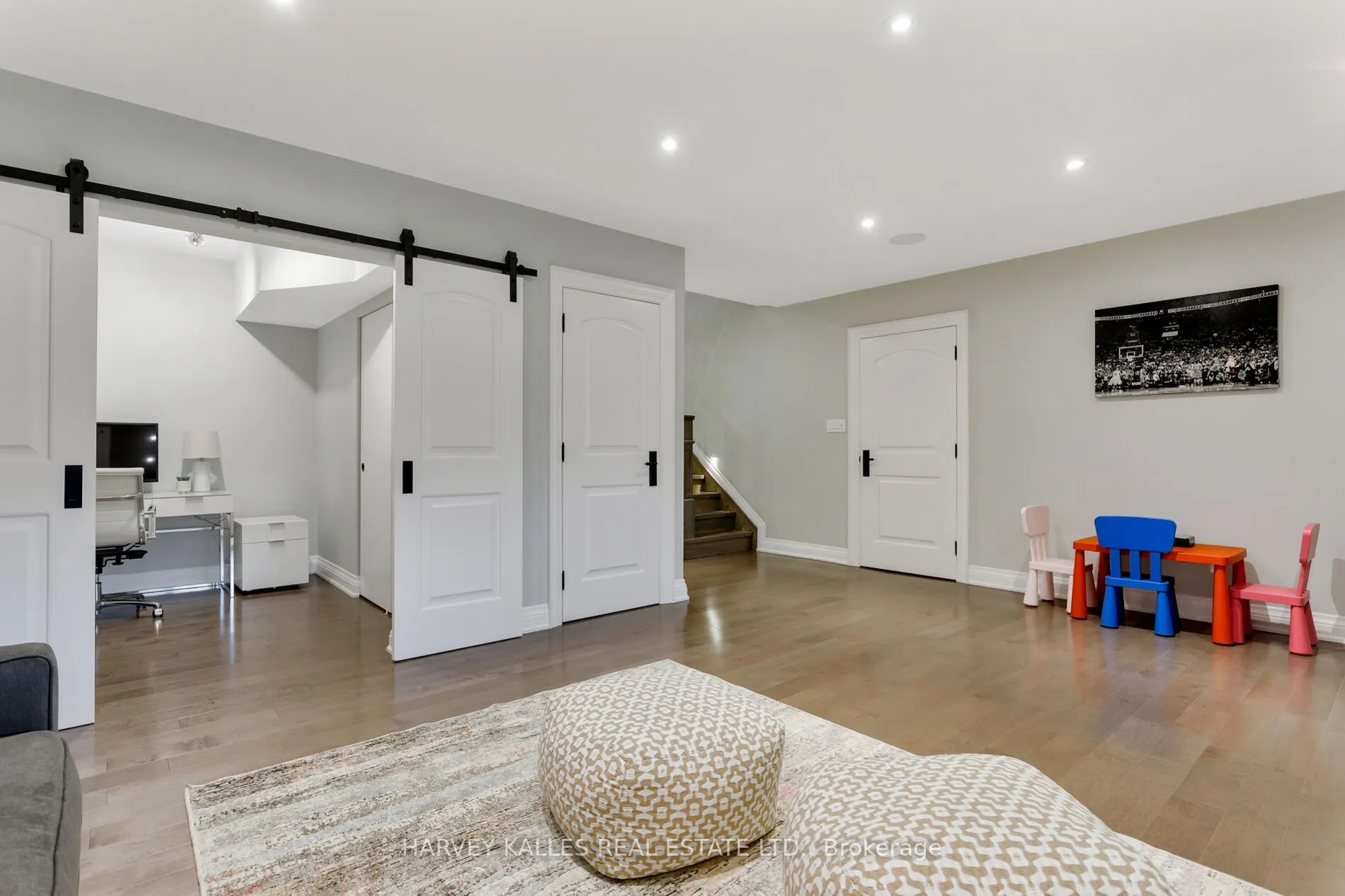 4673 Dundas Street W