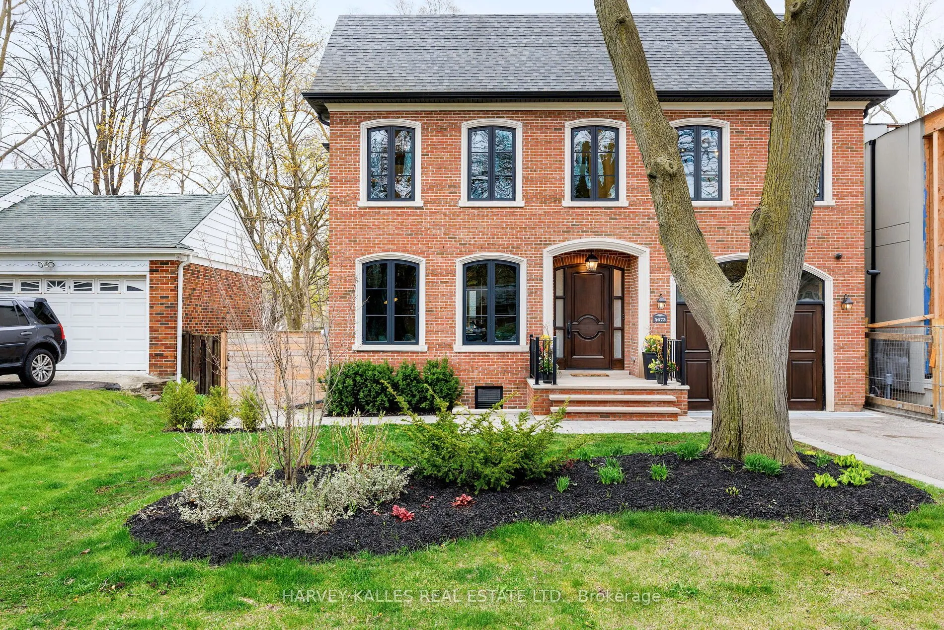 4673 Dundas Street W