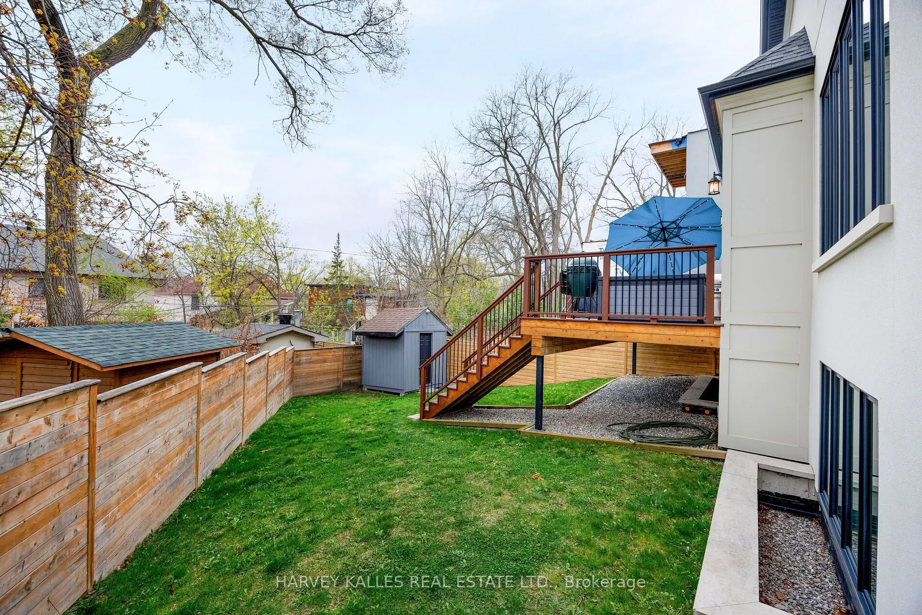 4673 Dundas Street W