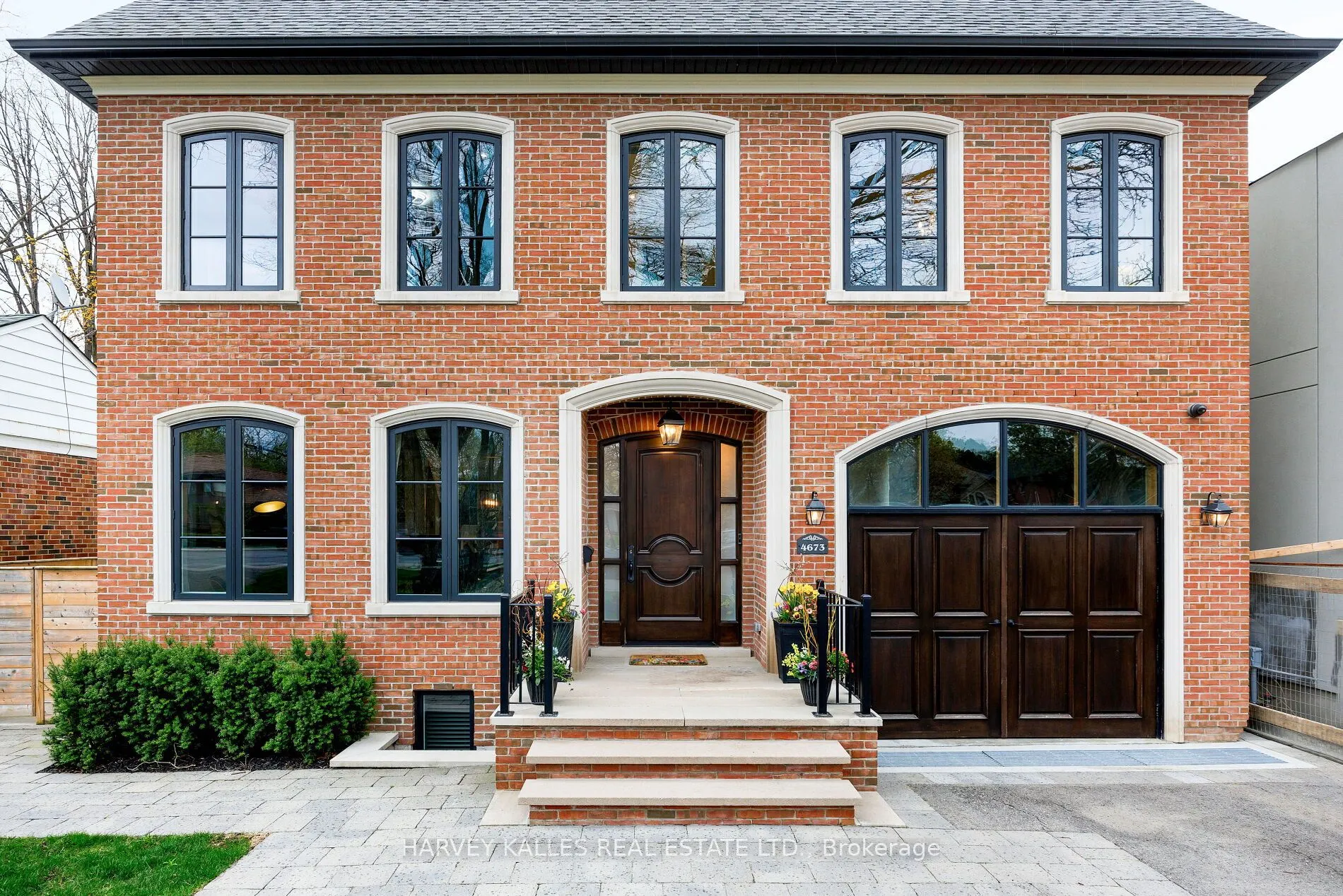 4673 Dundas Street W