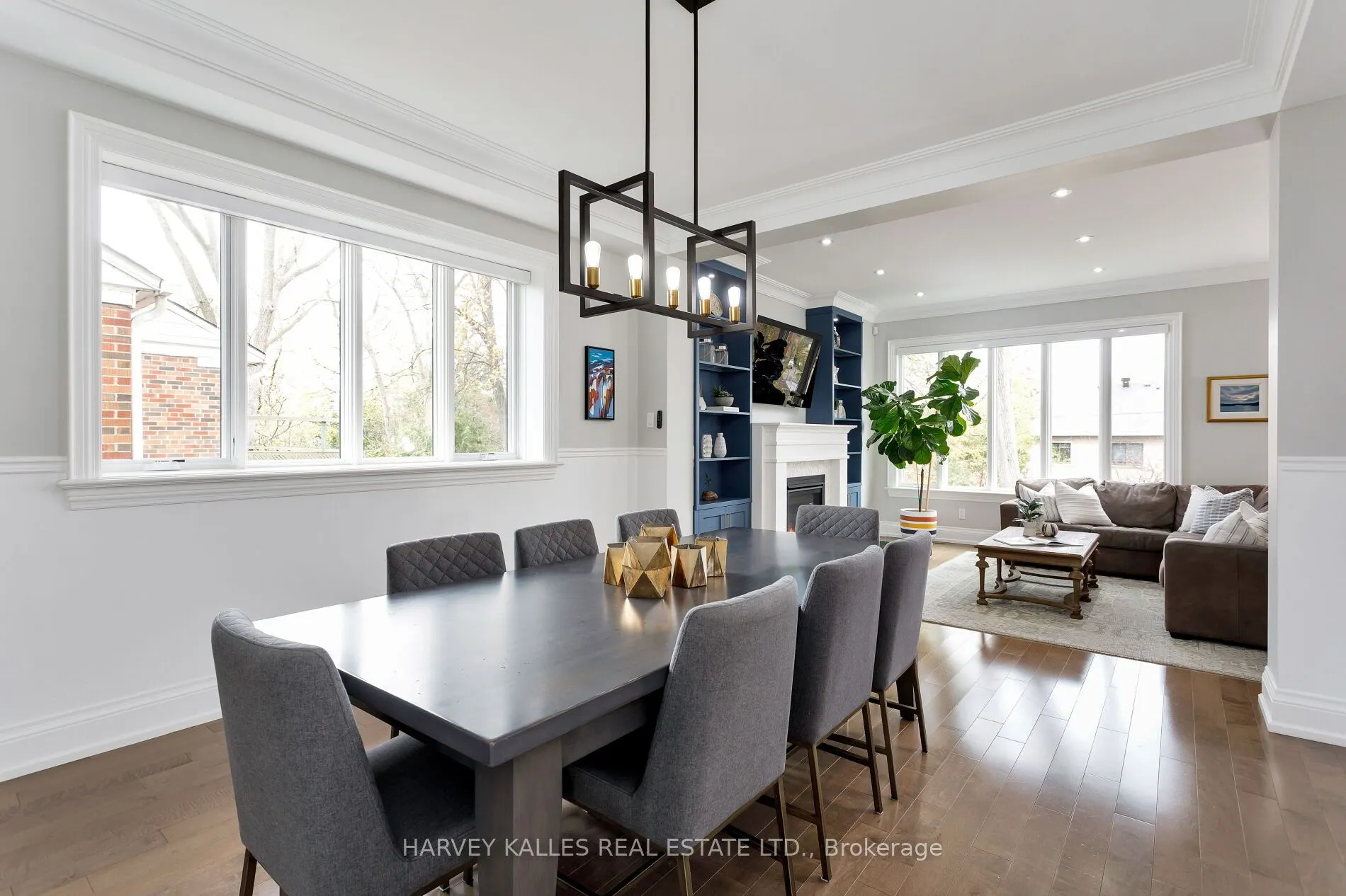 4673 Dundas Street W