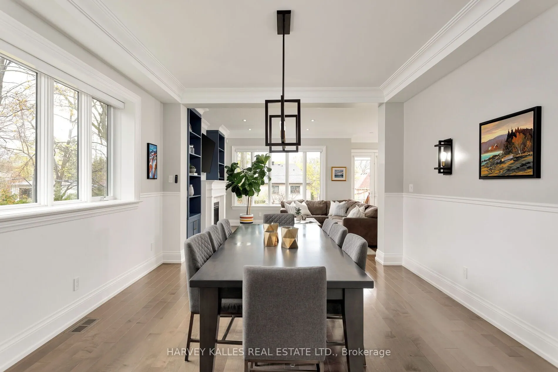 4673 Dundas Street W