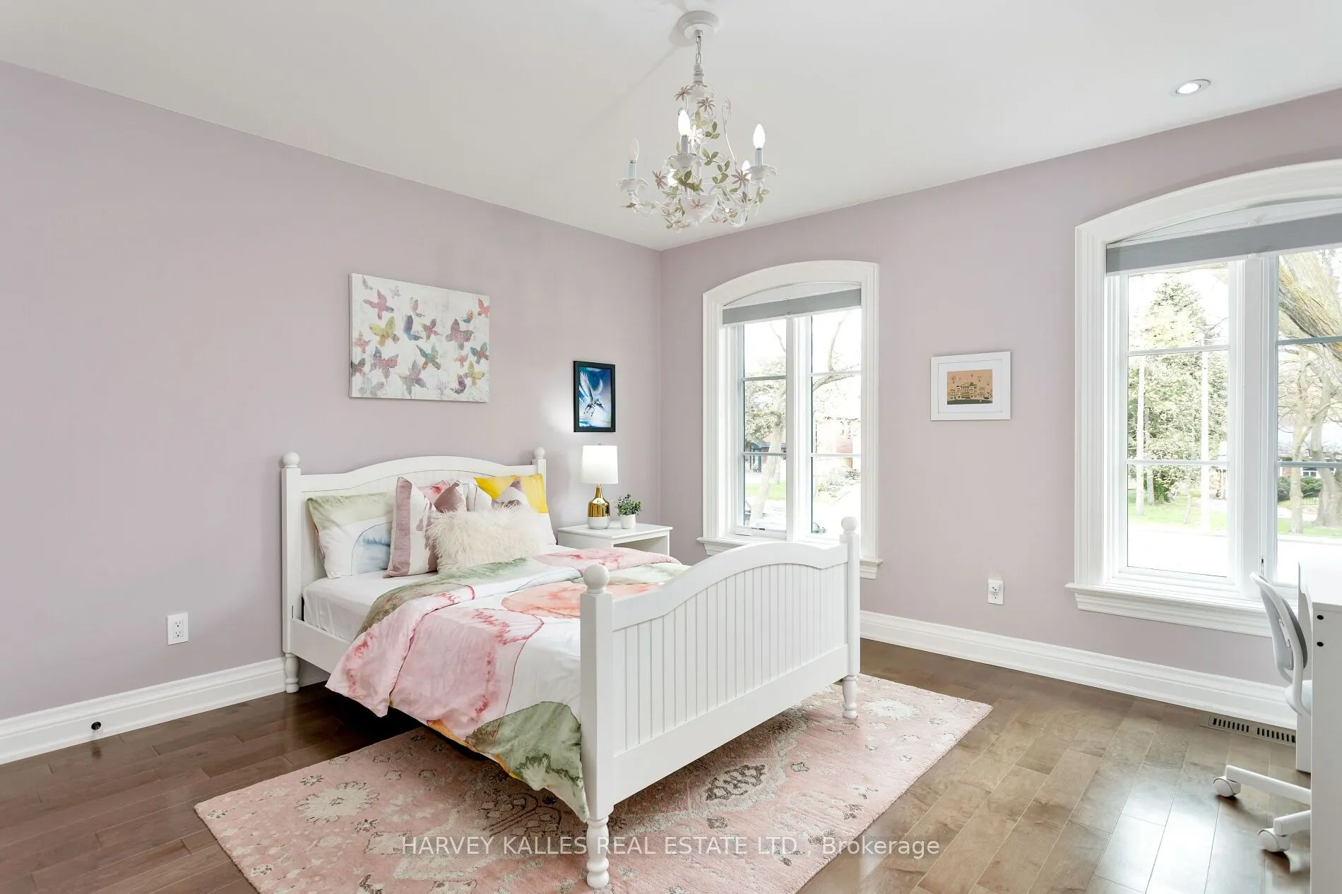 4673 Dundas Street W