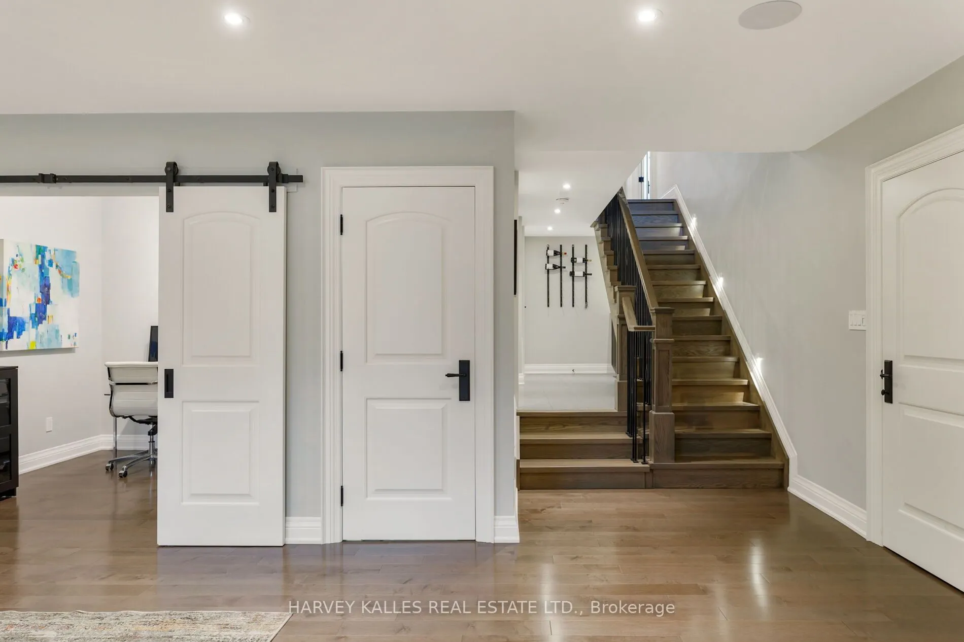 4673 Dundas Street W