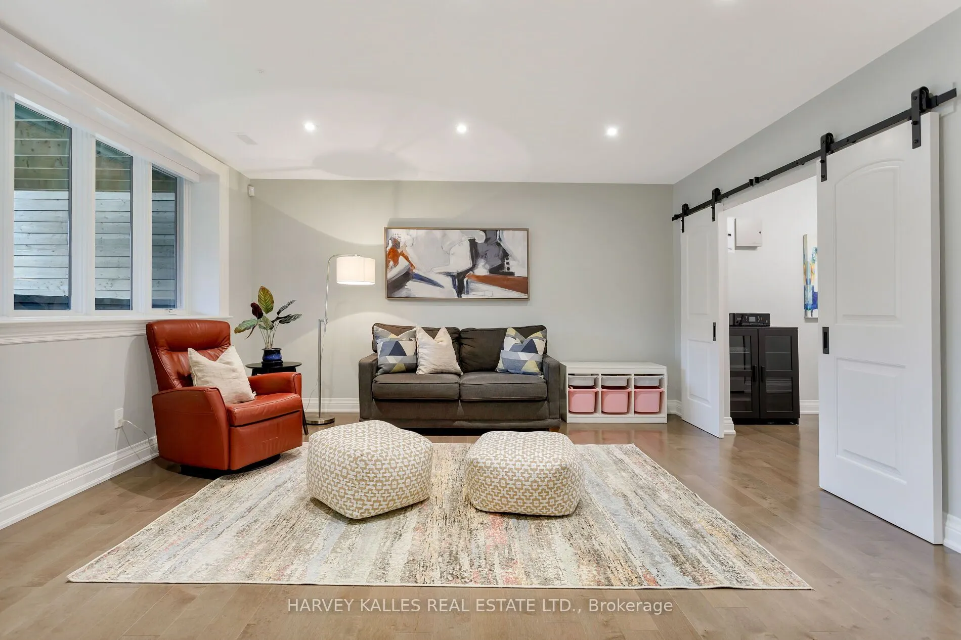 4673 Dundas Street W