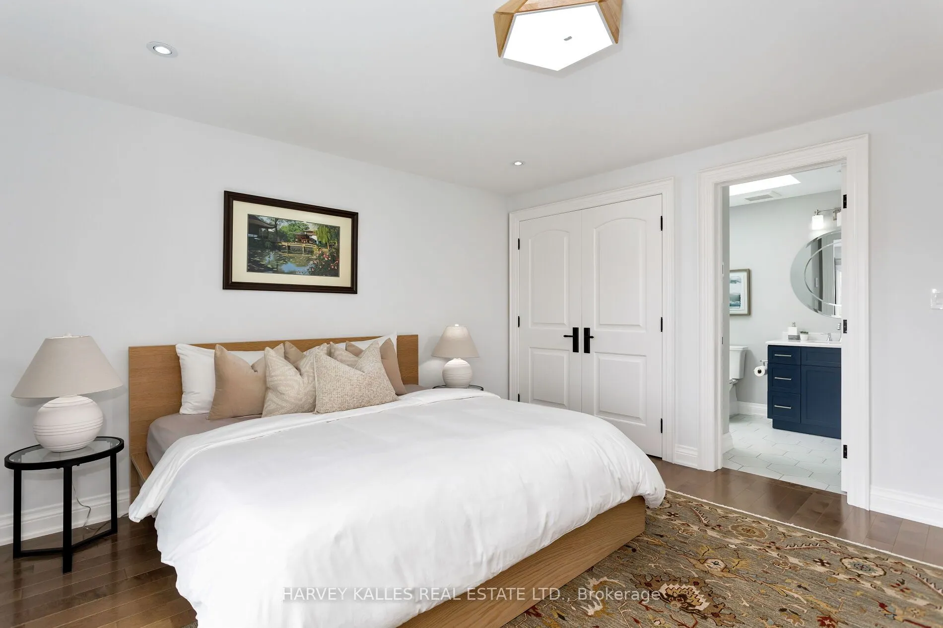 4673 Dundas Street W